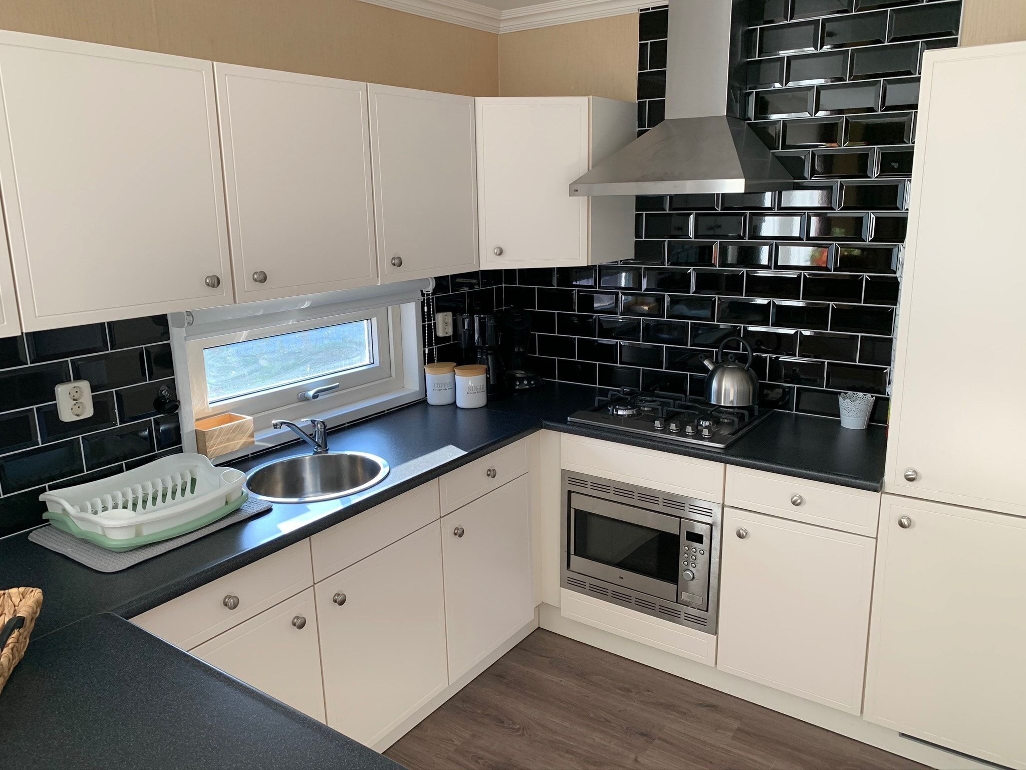 De keuken van Recreatiepark Rhederlaagse Meren 7 in Lathum