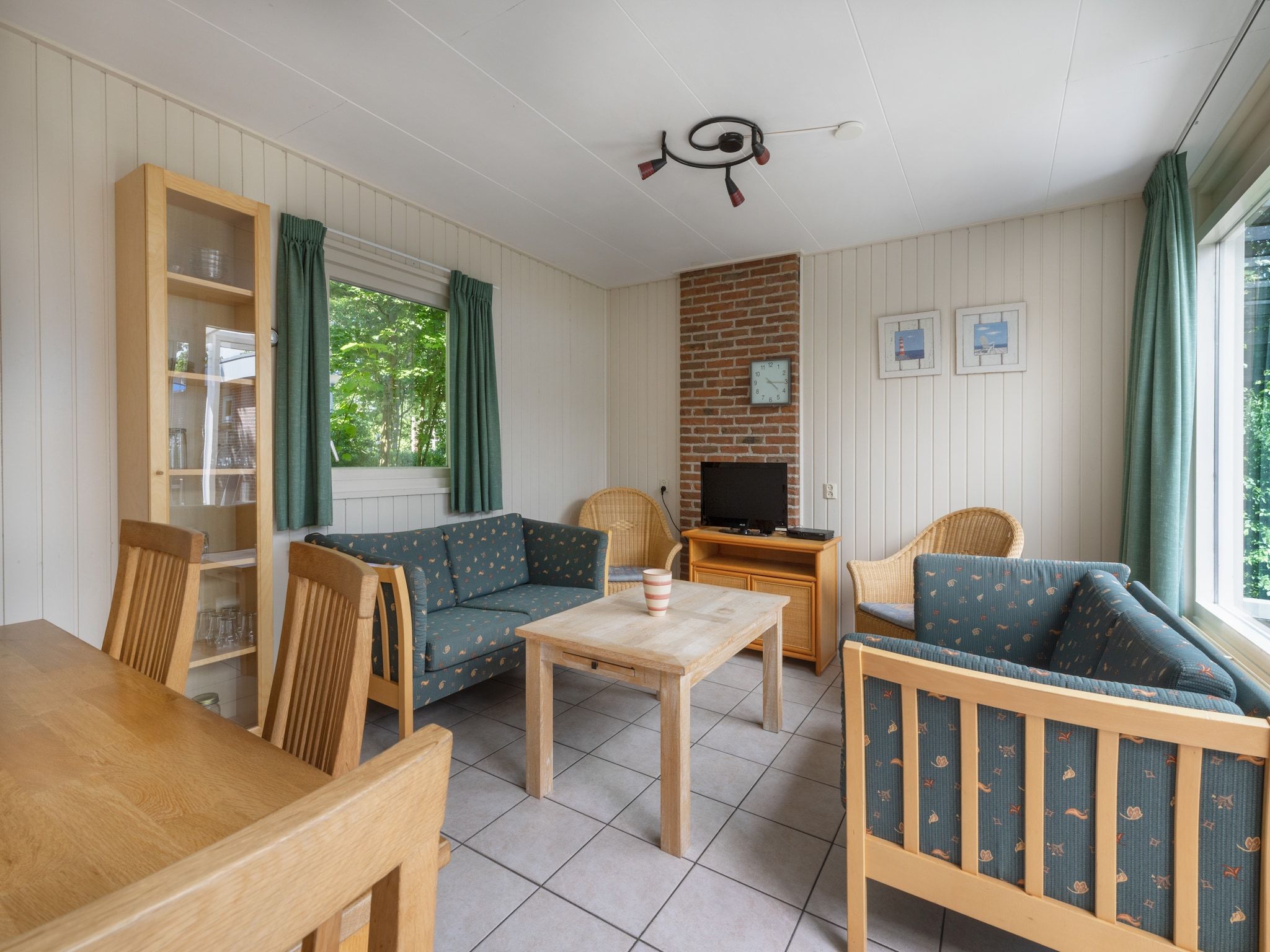 De woonkamer van Bungalowpark Campanula 1 in St. Maartenszee