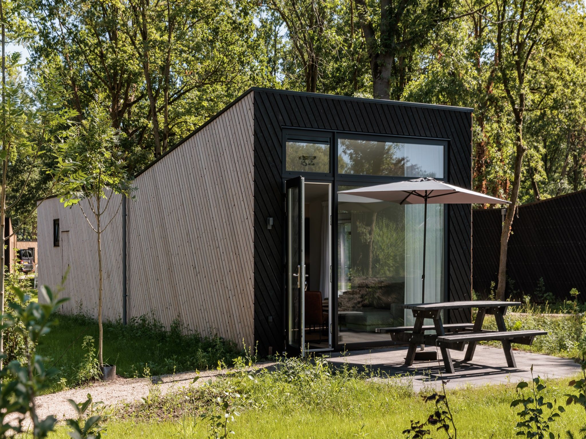 Het terras van Vakantiepark Schaijk 7 in Schaijk