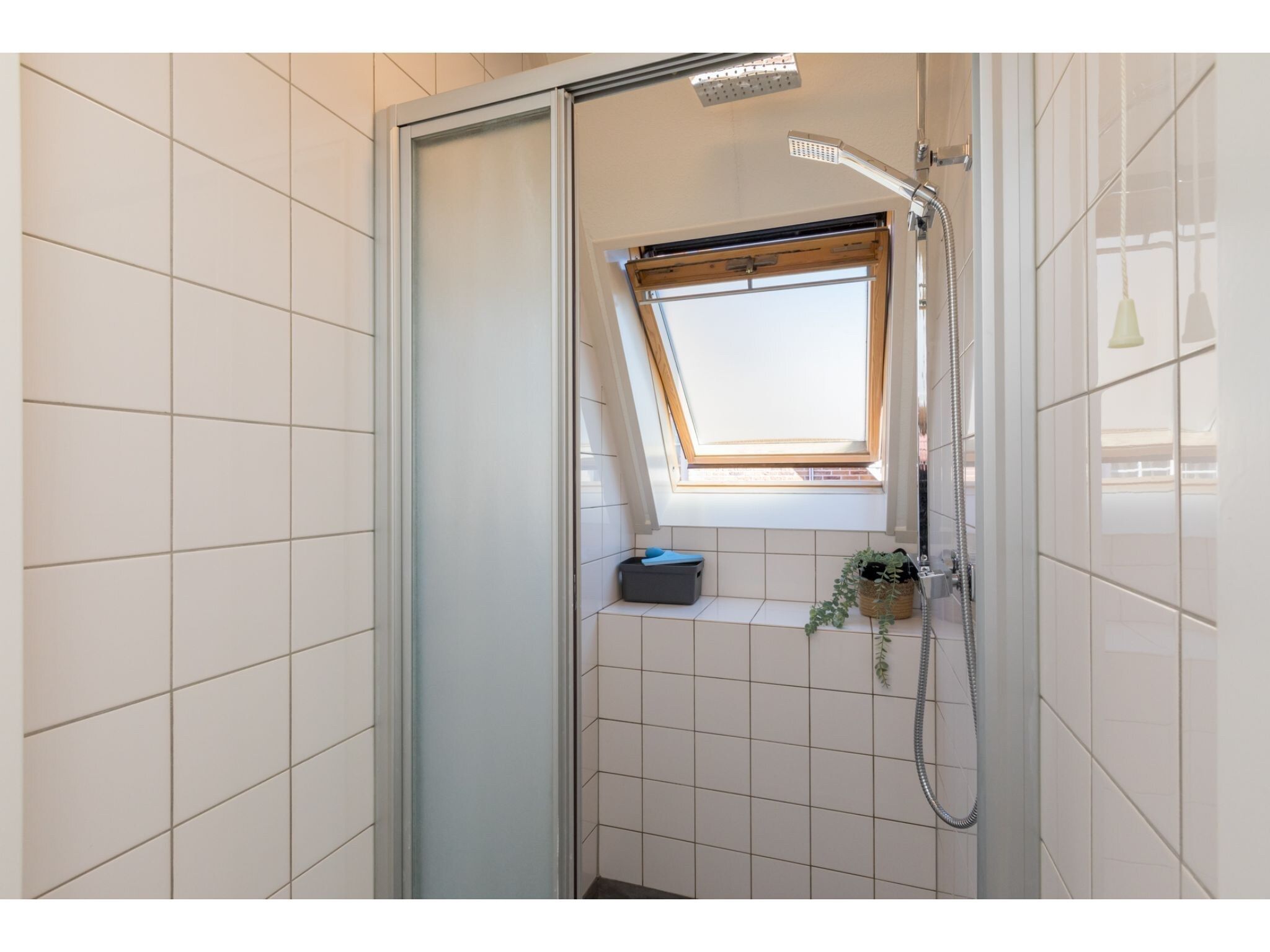 De badkamer van Brouwersbuurt 23a  Domburg in Domburg