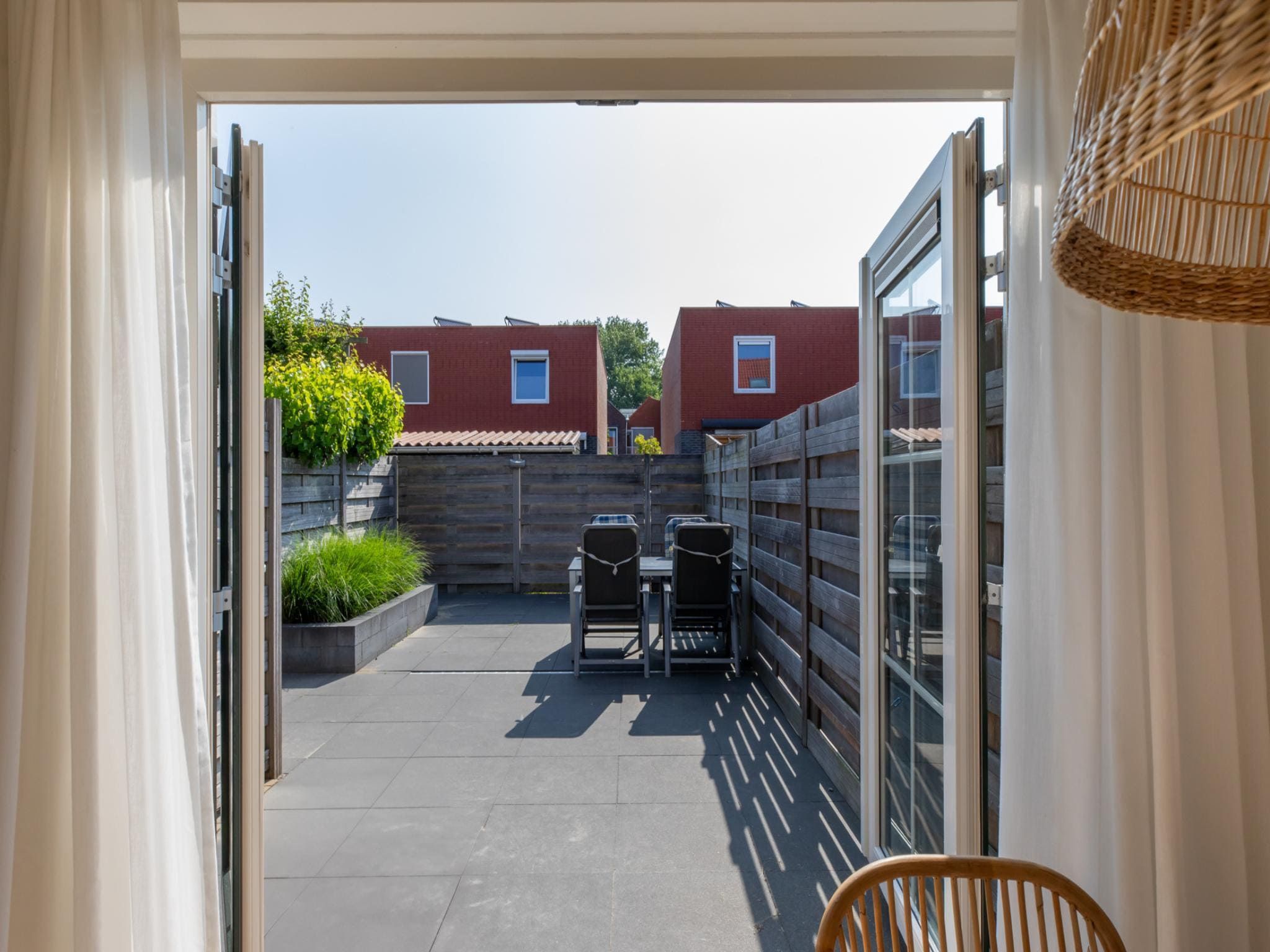 Het terras van Brouwersbuurt 23a  Domburg in Domburg