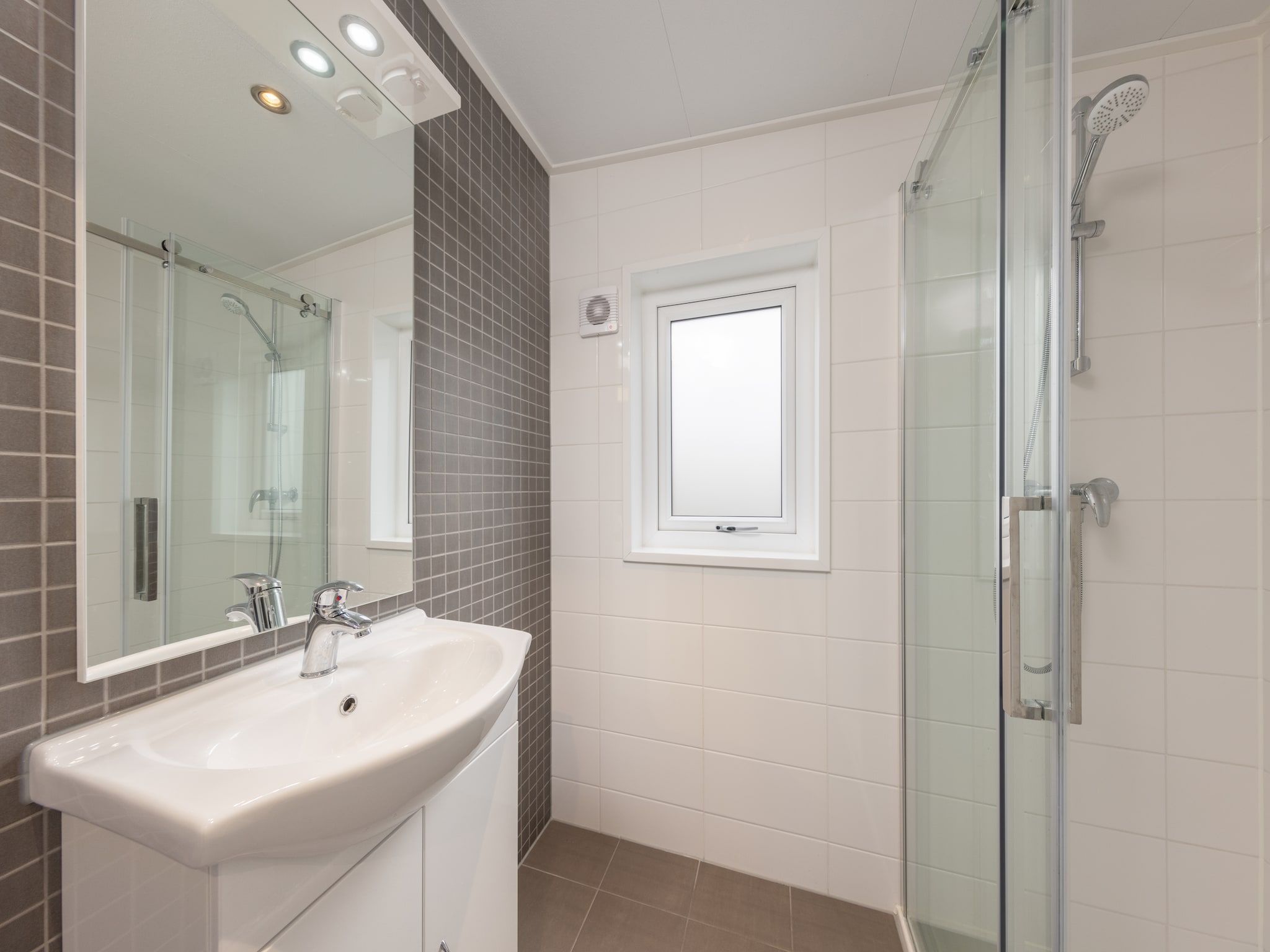 De badkamer van Recreatiepark Tolplas 20 in Hoge Hexel