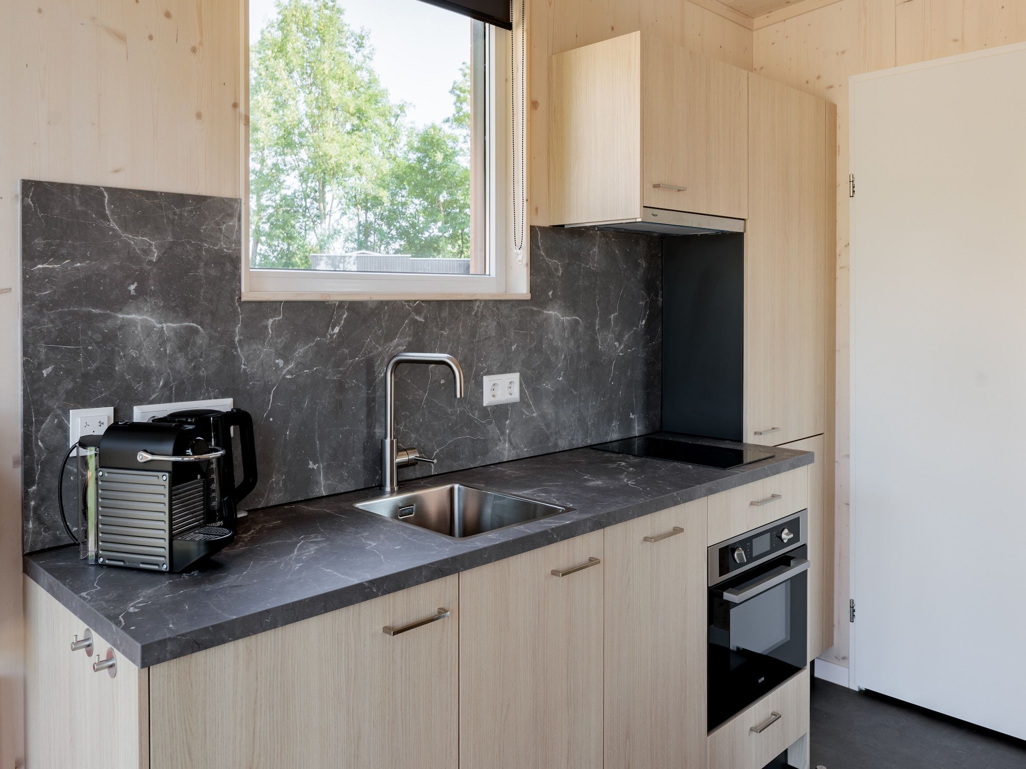 De keuken van Noordzee Résidence De Banjaard 22 in Kamperland