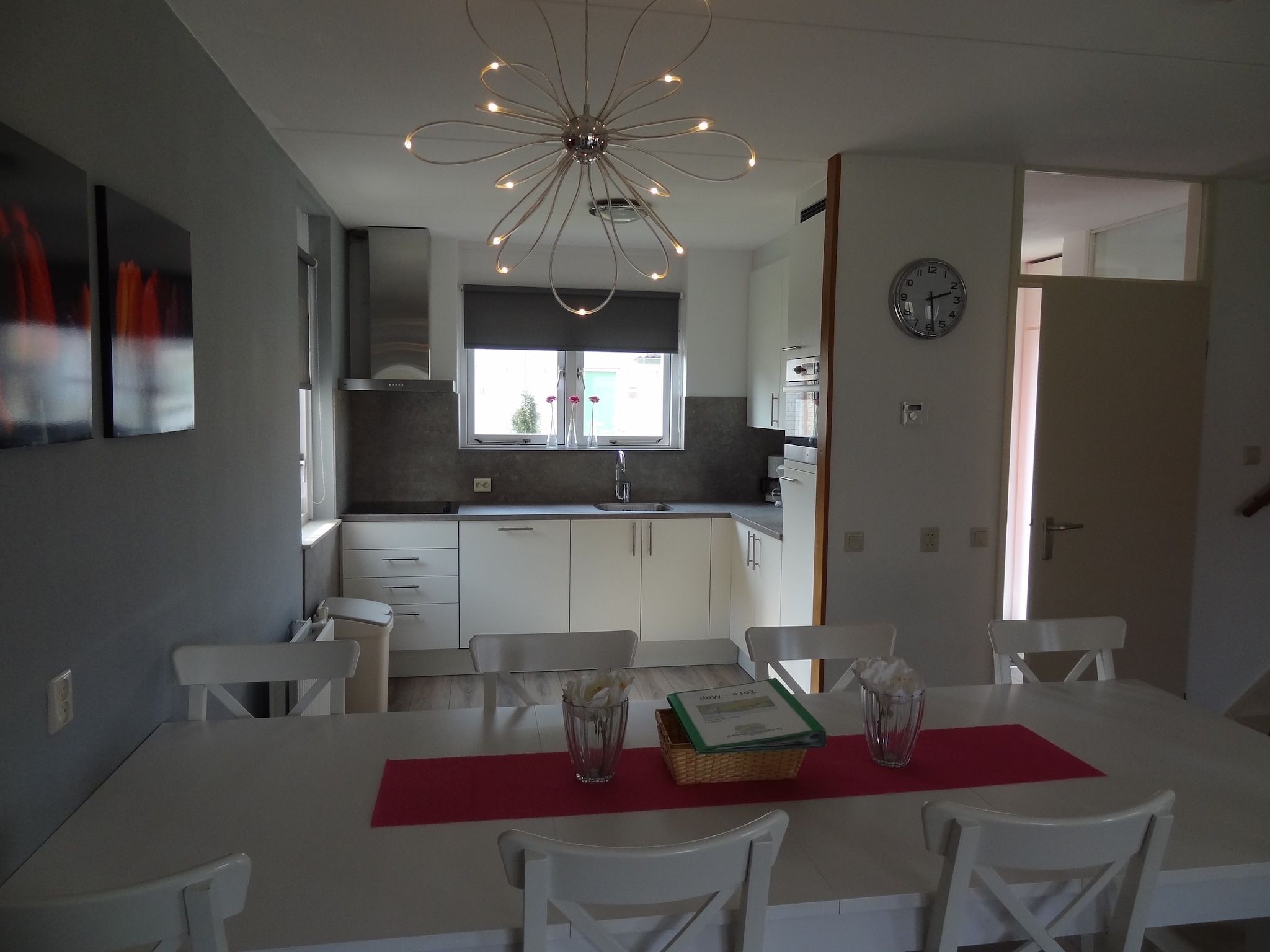 De keuken van Villapark De Oesterbaai 15 in Wemeldinge