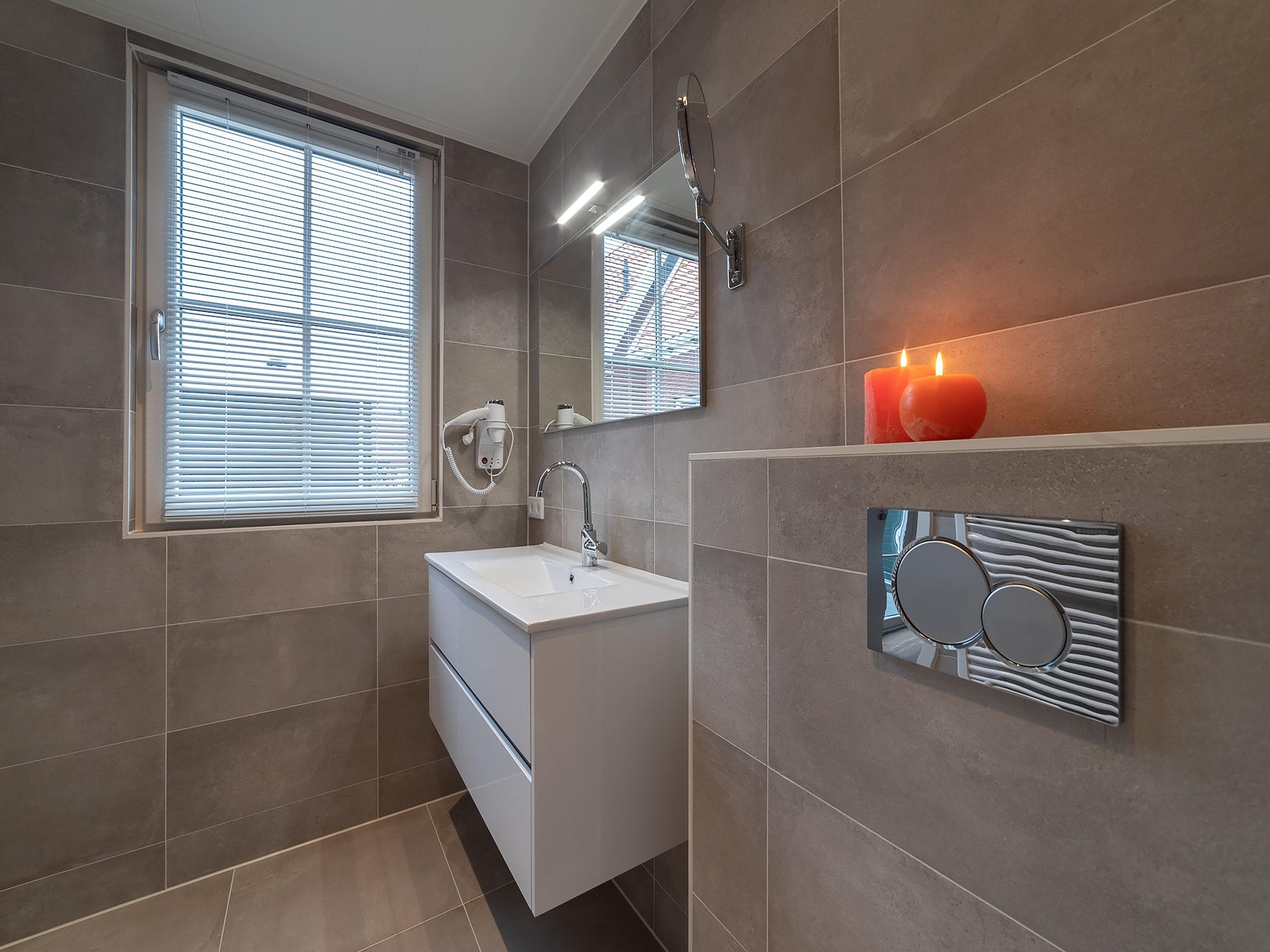 De badkamer van 6 persoons vrijstaand met sauna - 2 in Colijnsplaat