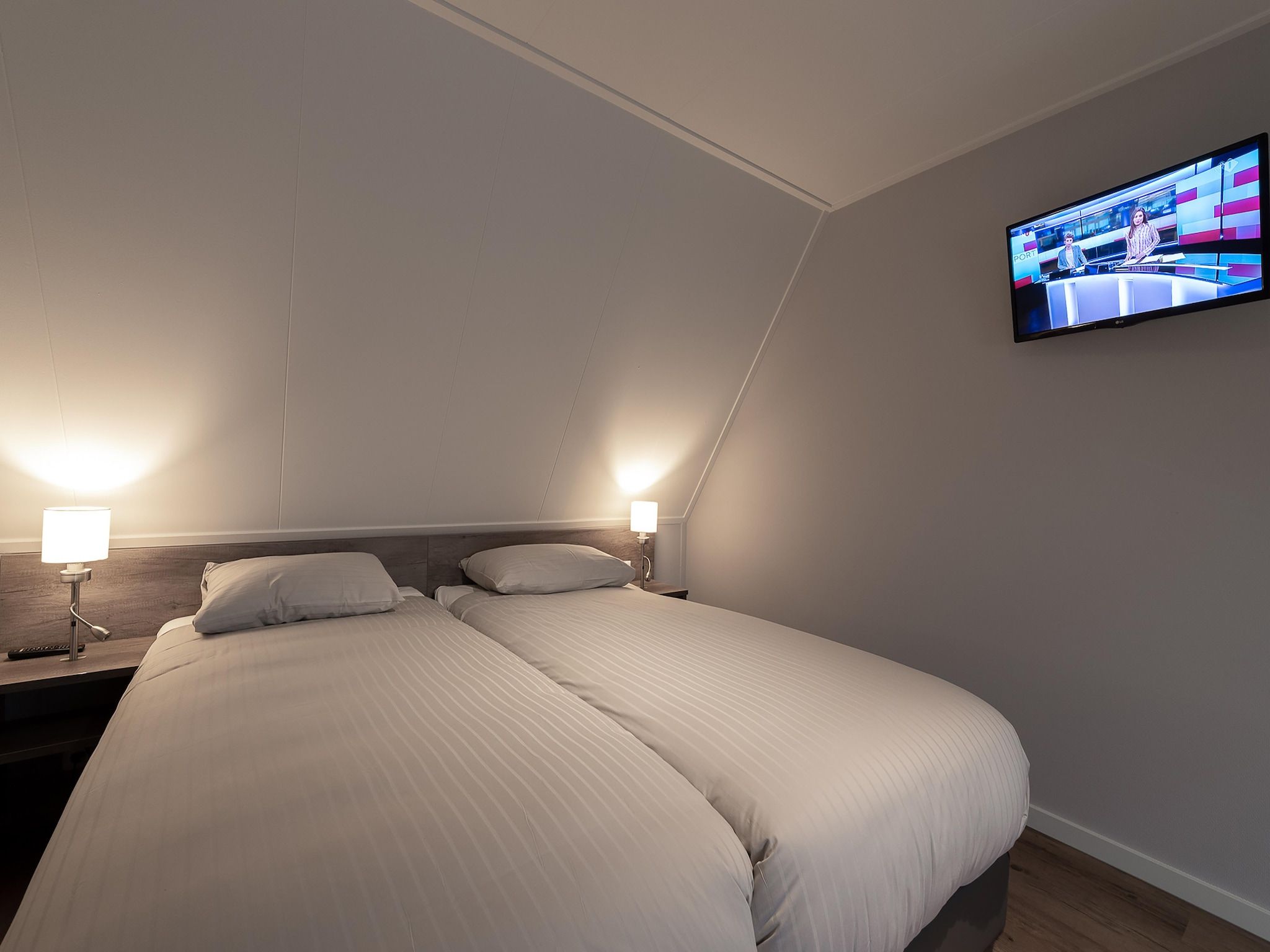 Een slaapkamer van 6 persoons vrijstaand met sauna - 2 in Colijnsplaat