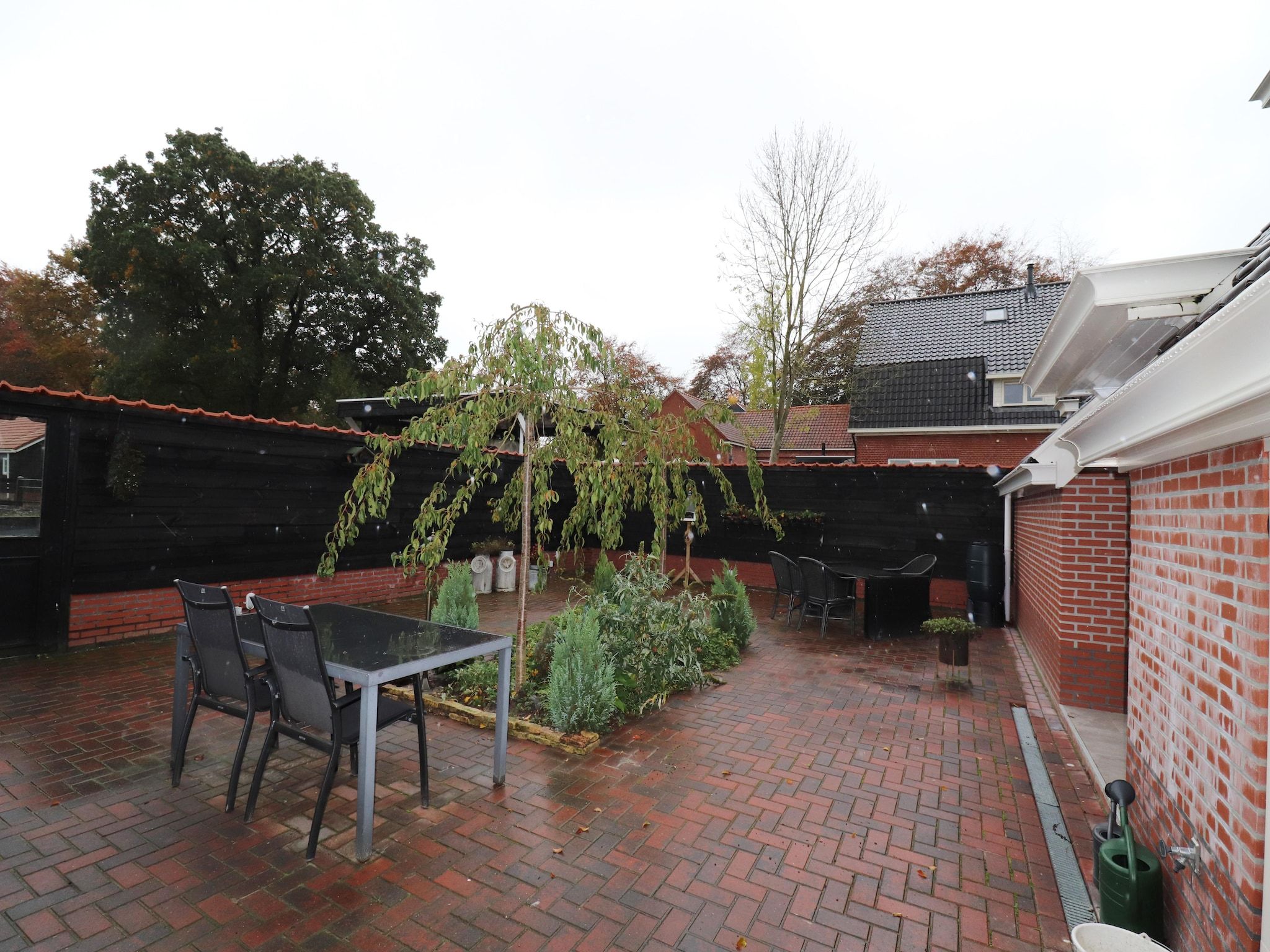 De tuin van Appartement Notenbomer in Kornhorn