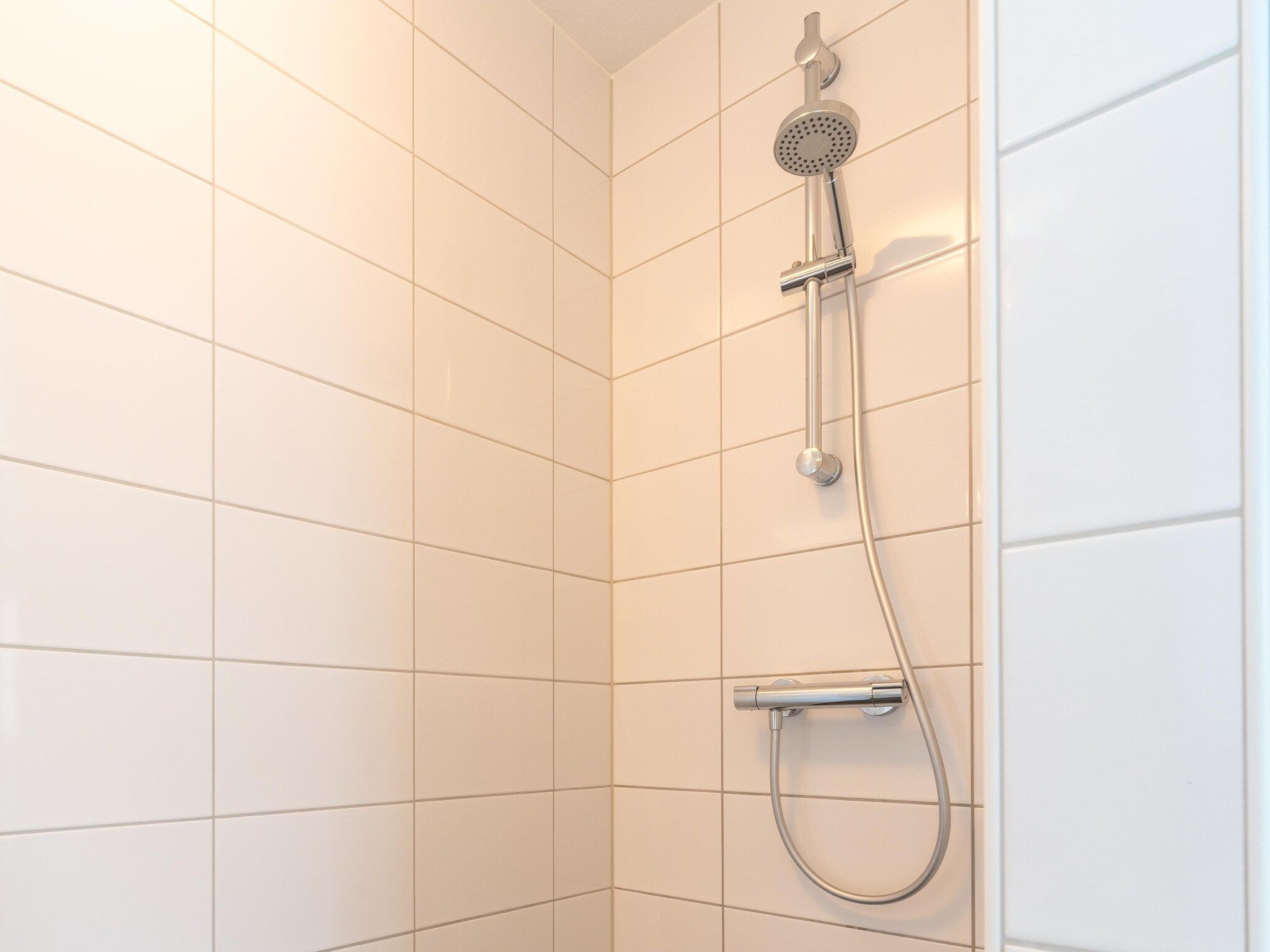 De badkamer van De Scholekster Huis Nr 29 in Scherpenisse