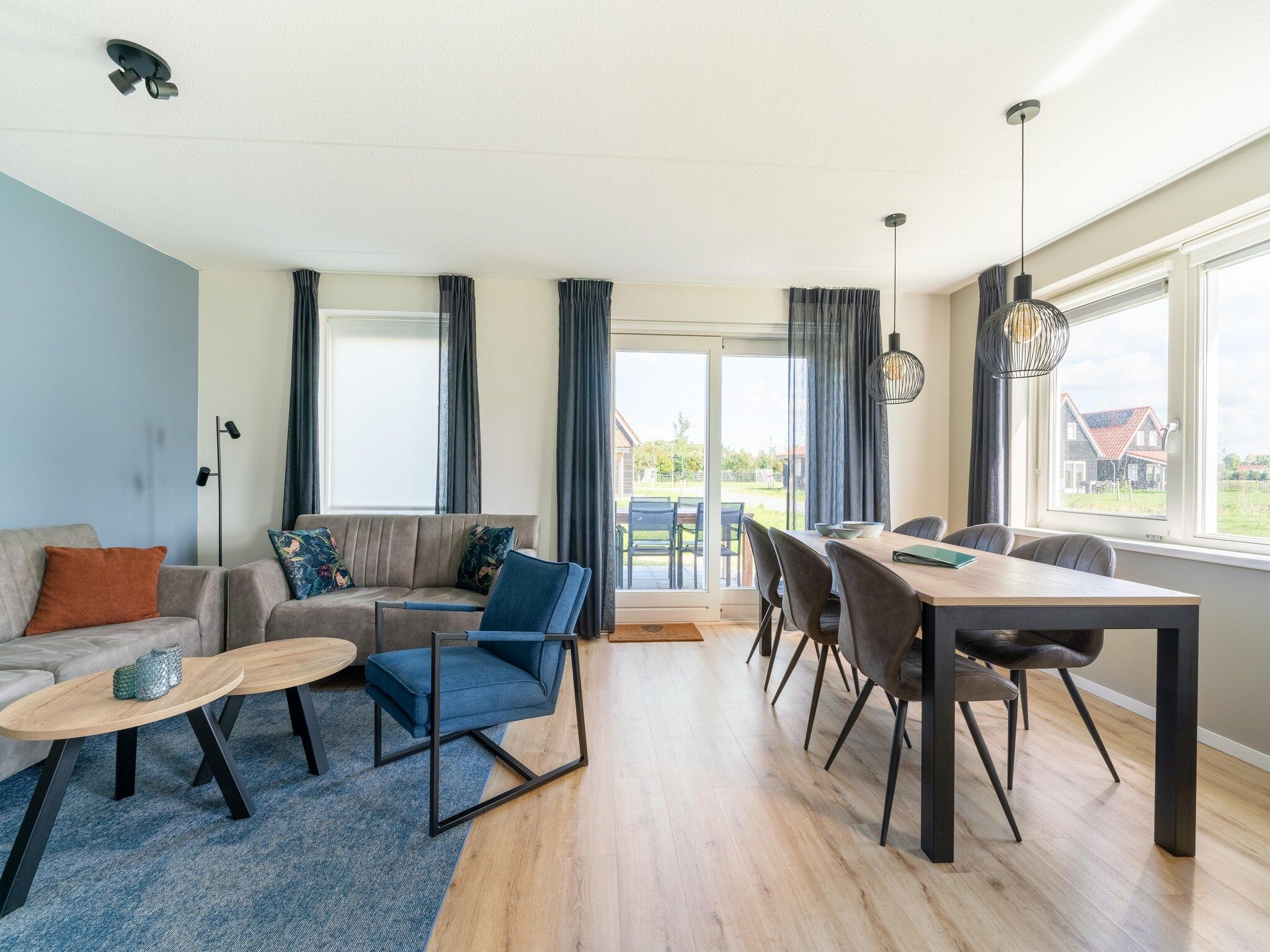 De woonkamer van De Scholekster Huis Nr 29 in Scherpenisse