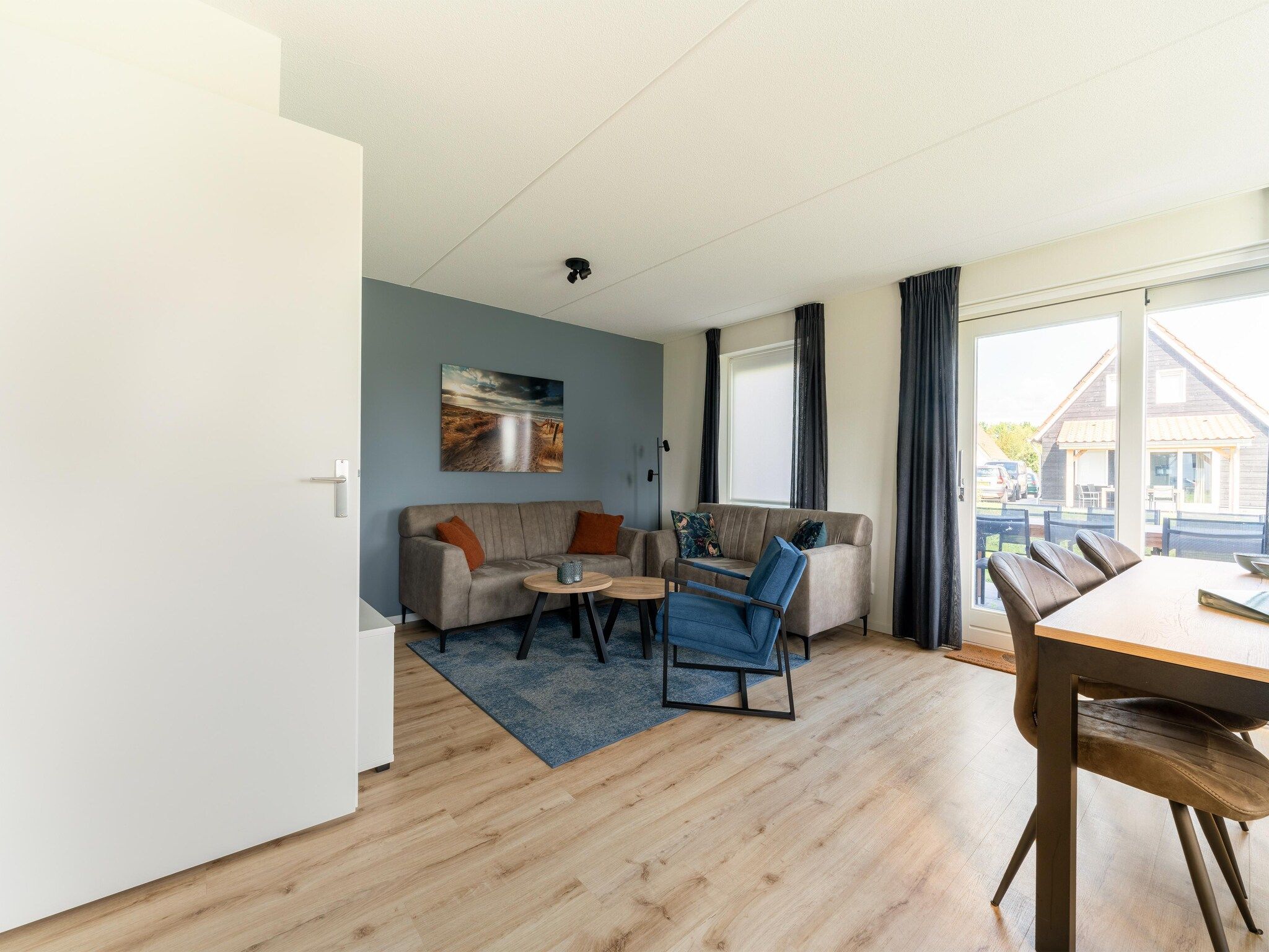 De woonkamer van De Scholekster Huis Nr 29 in Scherpenisse