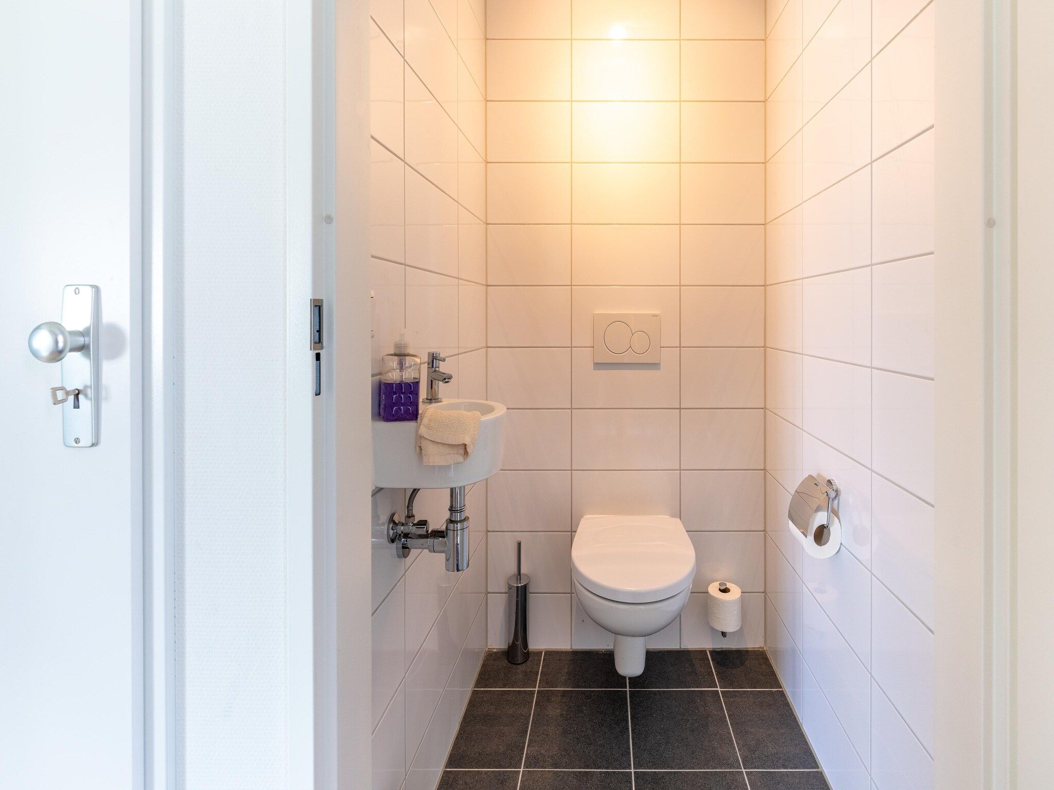 De badkamer van De Scholekster Huis Nr 29 in Scherpenisse