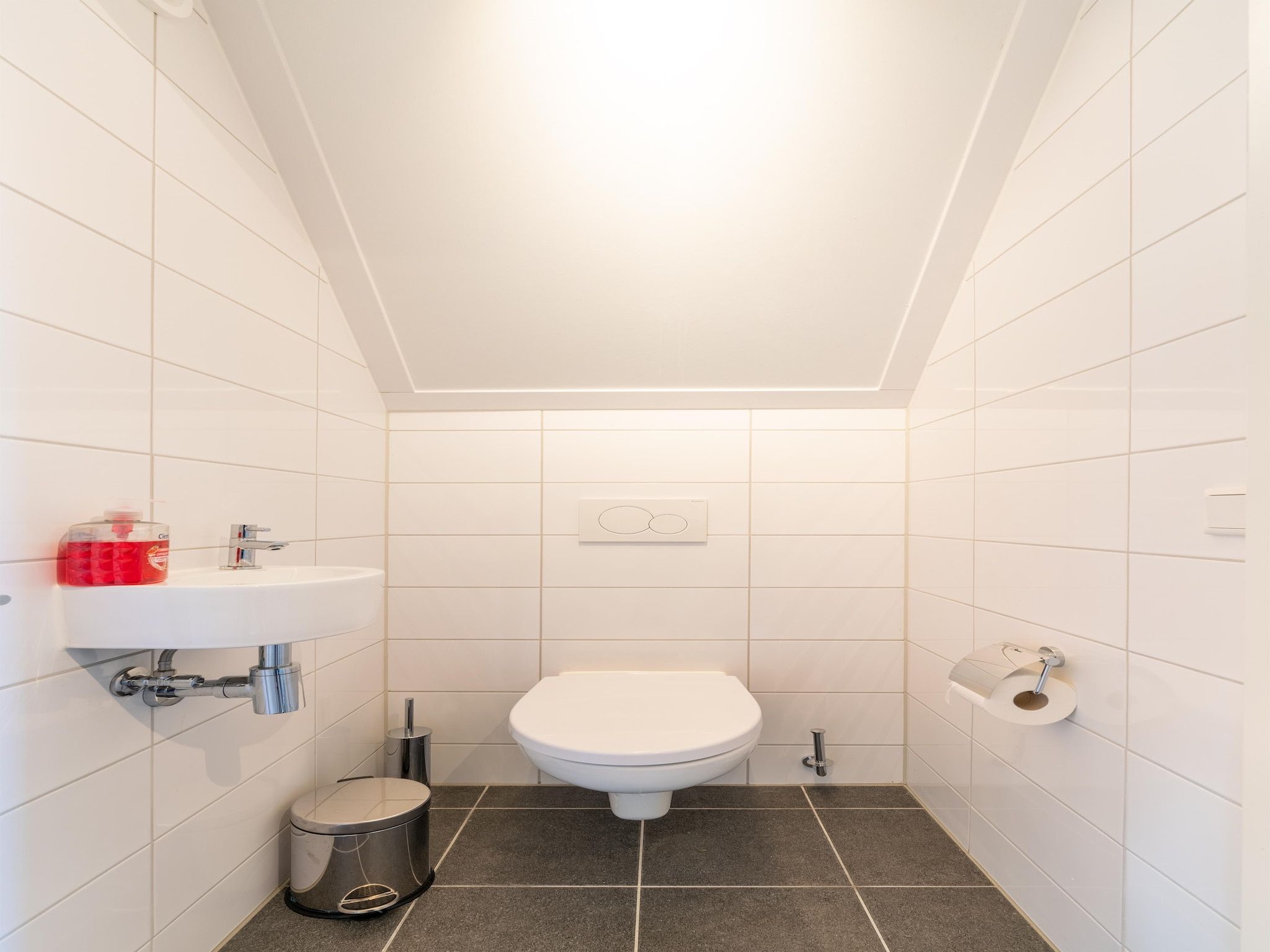 De badkamer van De Scholekster Huis Nr 29 in Scherpenisse