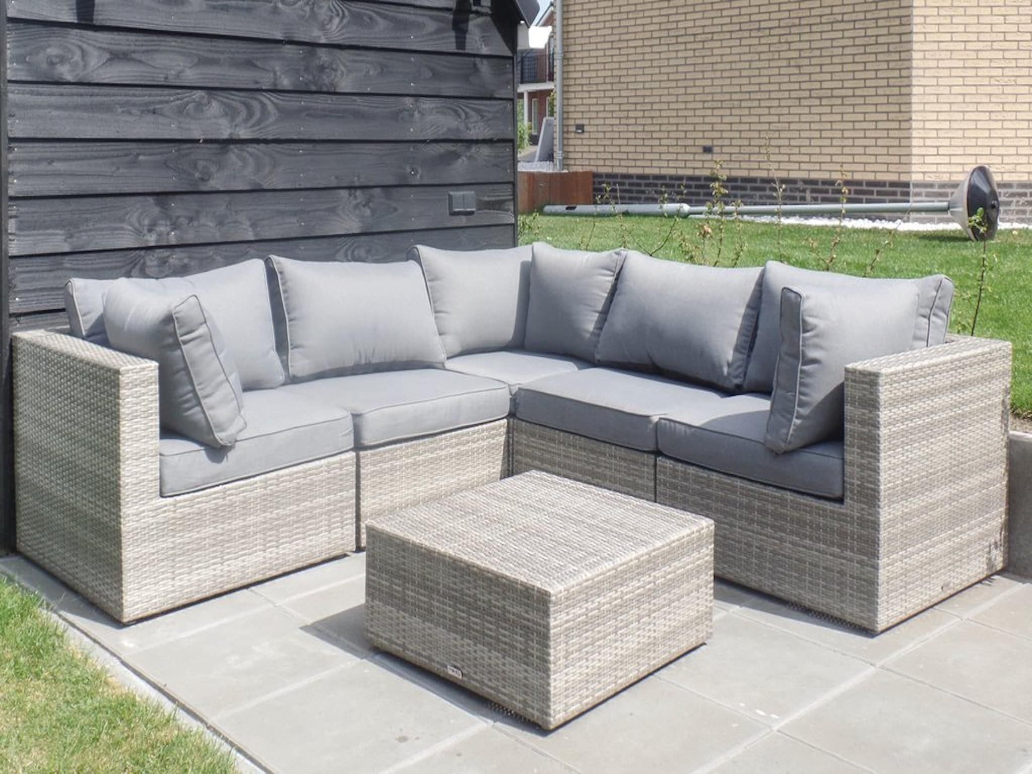 Het terras van Recreatiepark Idskenhuizen 3 in Idskenhuizen