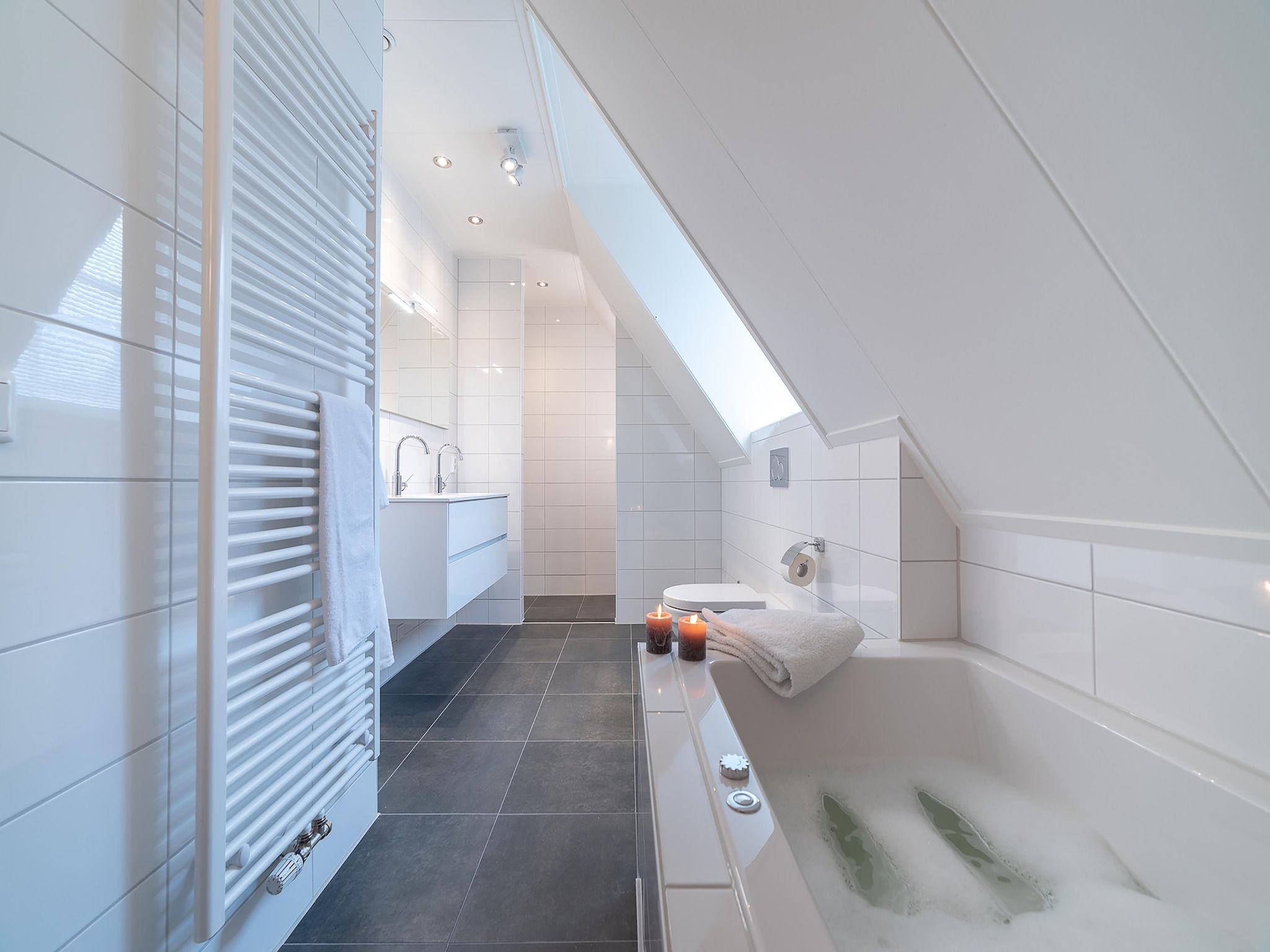 De badkamer van Zeeuwse Pracht 8 p welness in Colijnsplaat