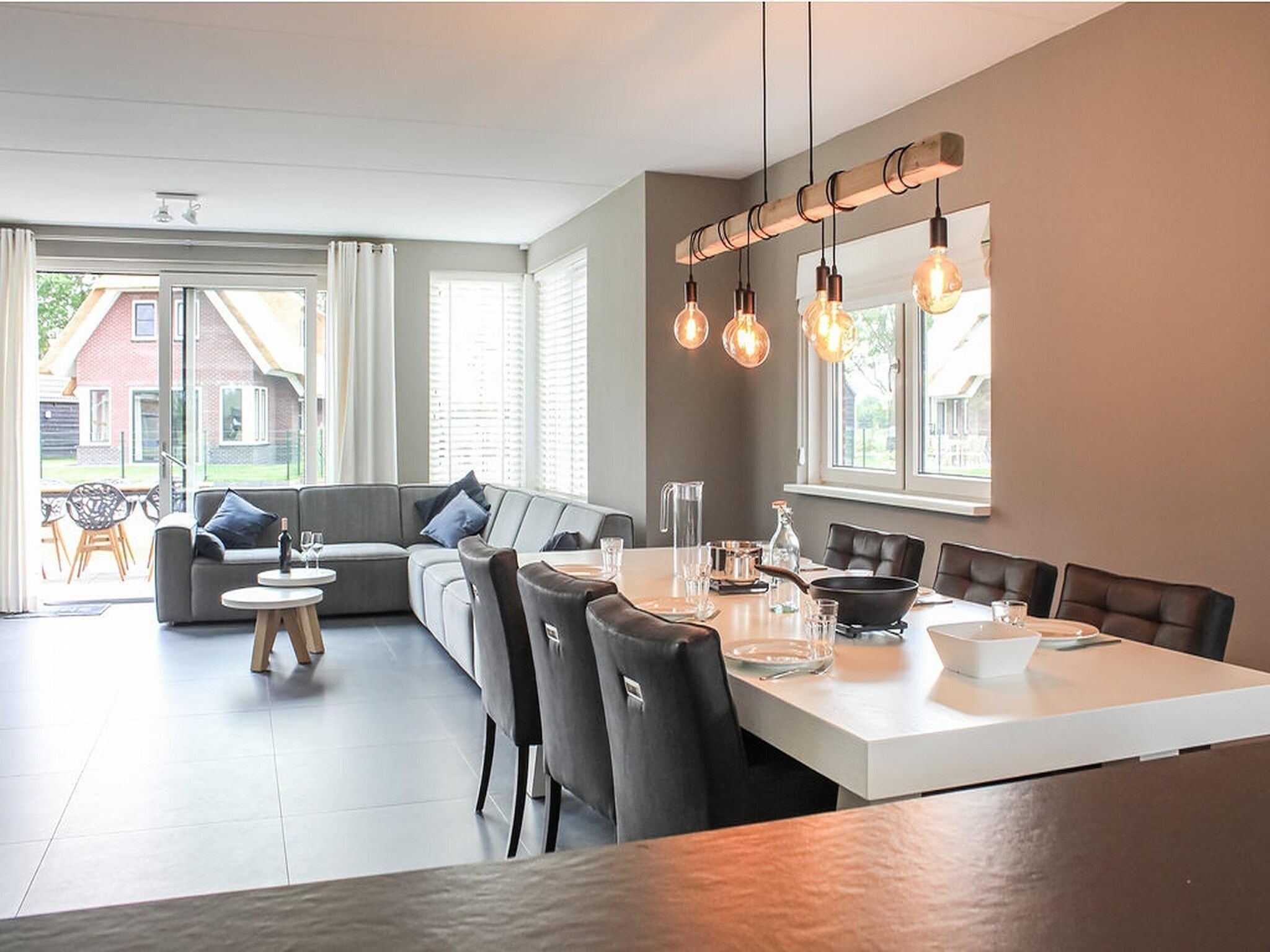 De eetkamer van Recreatiepark Idskenhuizen 1 in Idskenhuizen