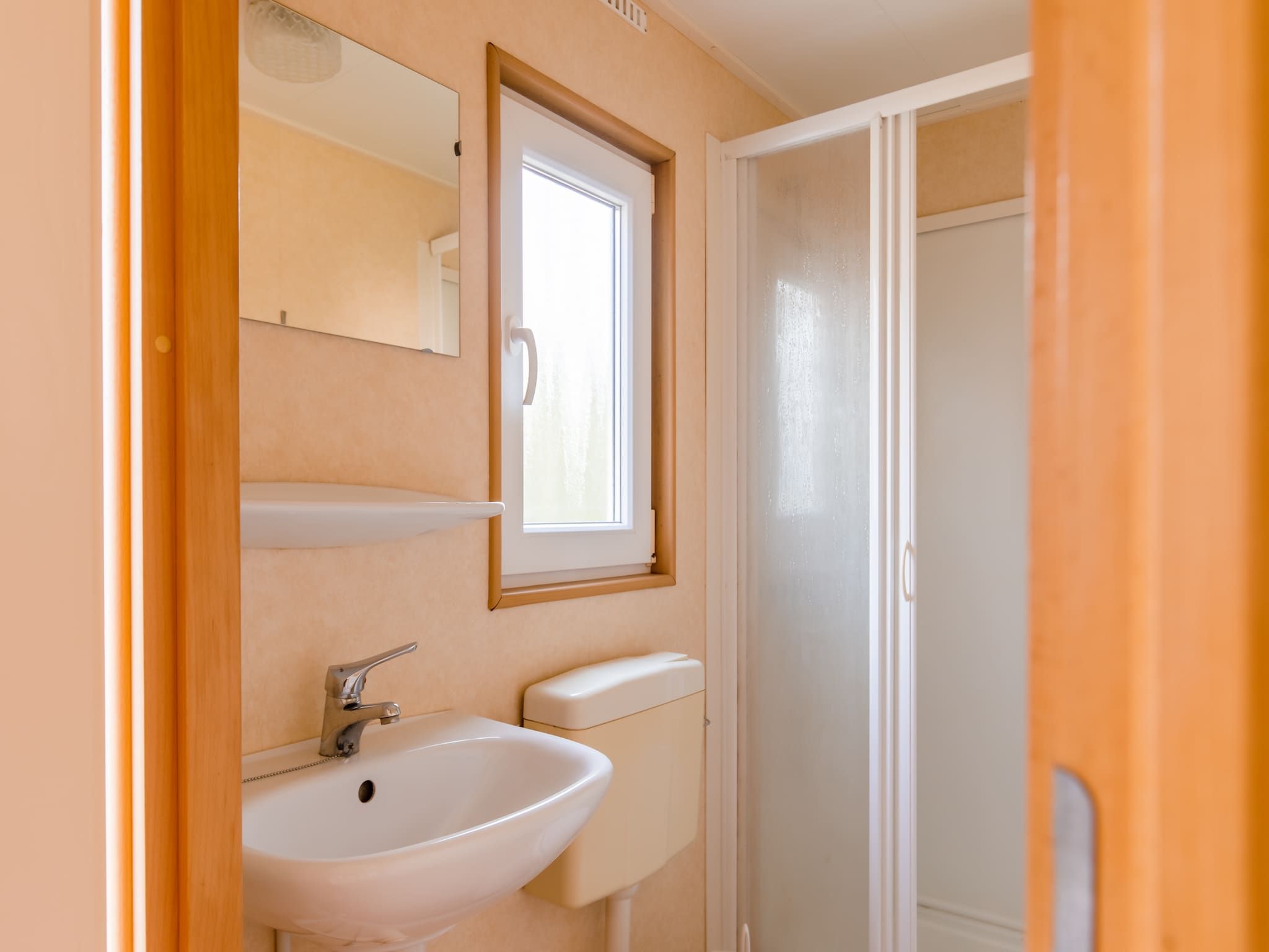 De badkamer van Vakantiepark Leukermeer 4 in Well