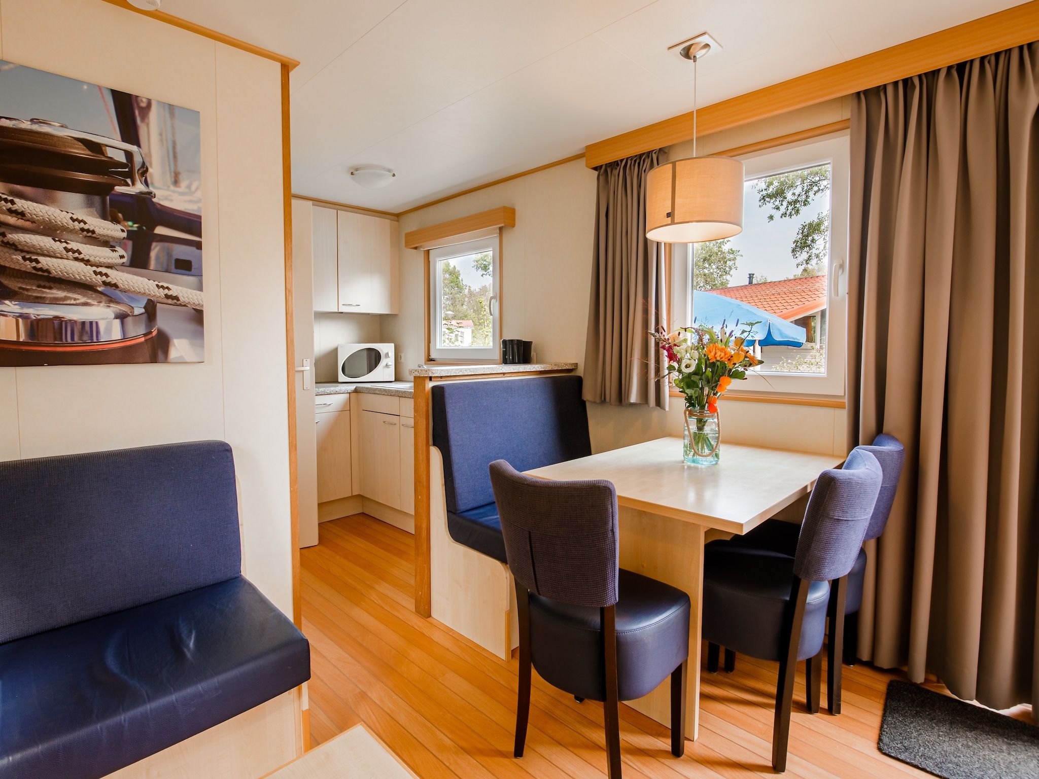 De woonkamer van Vakantiepark Leukermeer 6 in Well