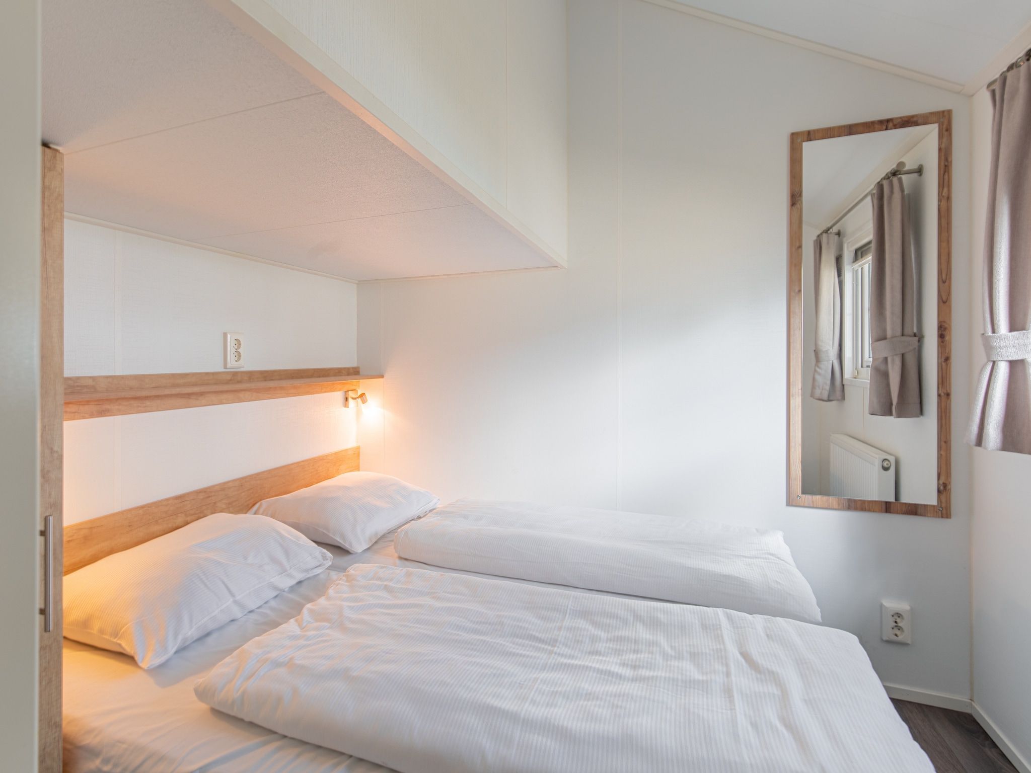 Een slaapkamer van Vakantiepark Leukermeer 12 in Well