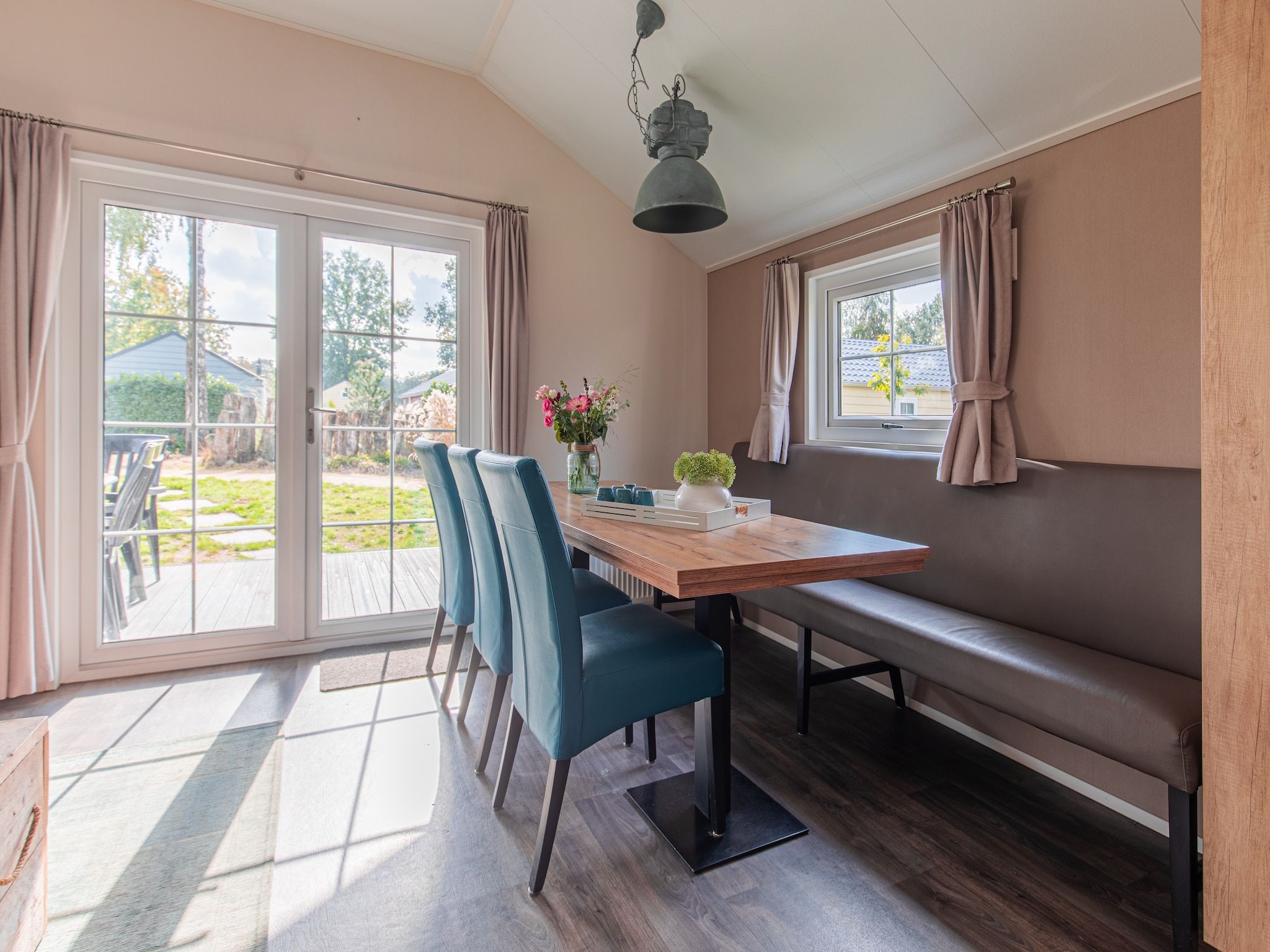 De woonkamer van Vakantiepark Leukermeer 12 in Well