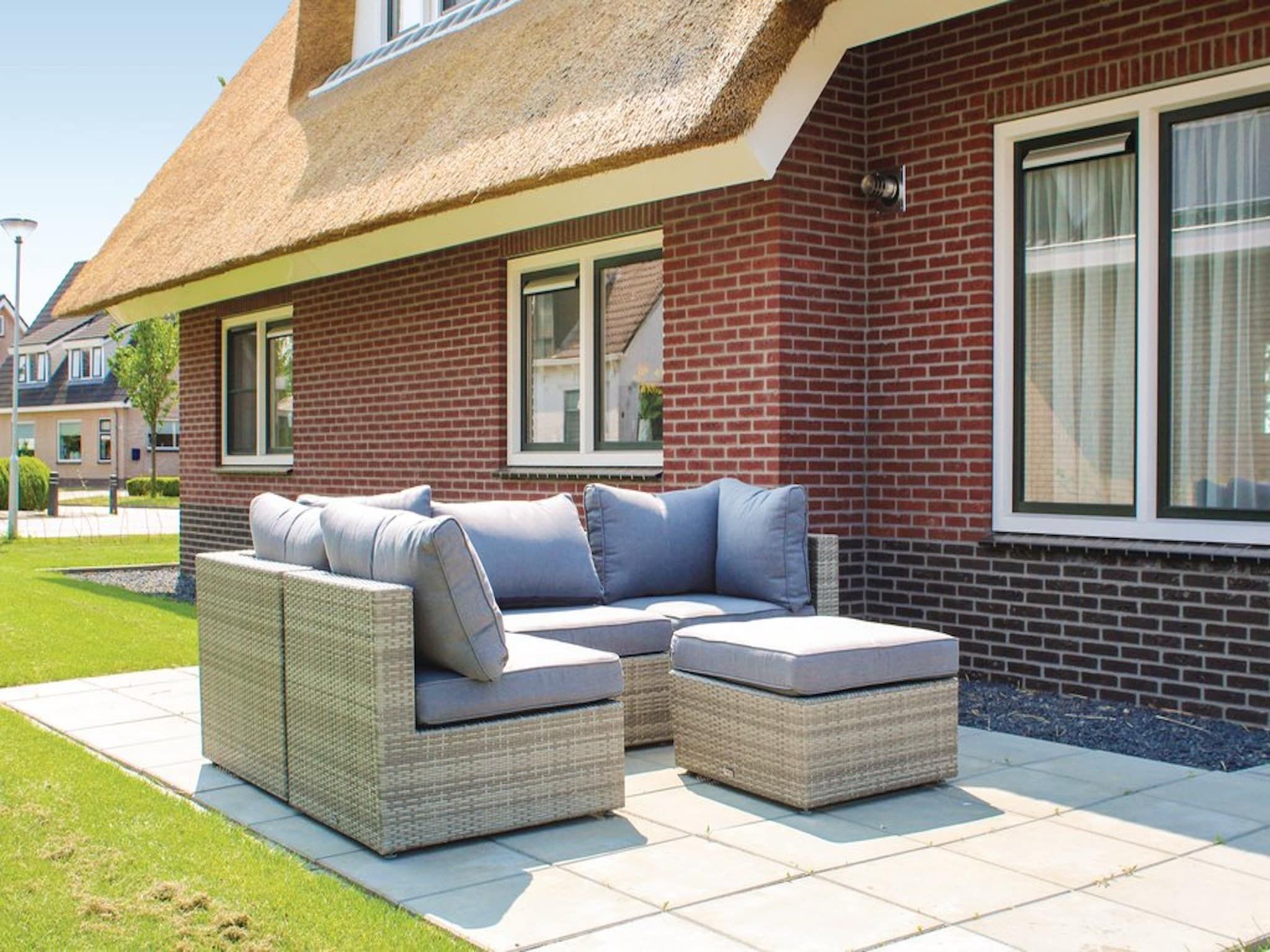 Het terras van Recreatiepark Idskenhuizen 4 in Idskenhuizen