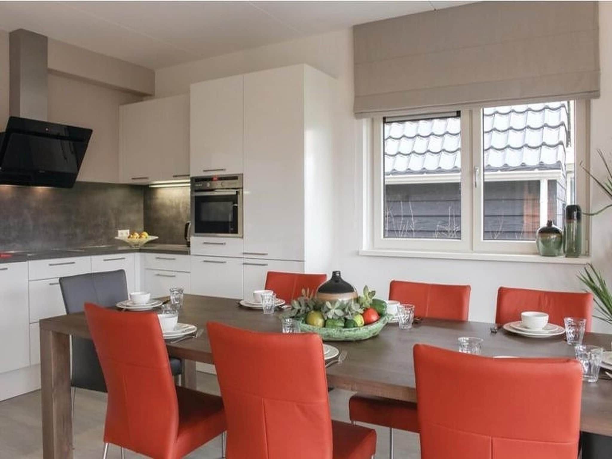 De eetkamer van Recreatiepark Idskenhuizen 6 in Idskenhuizen