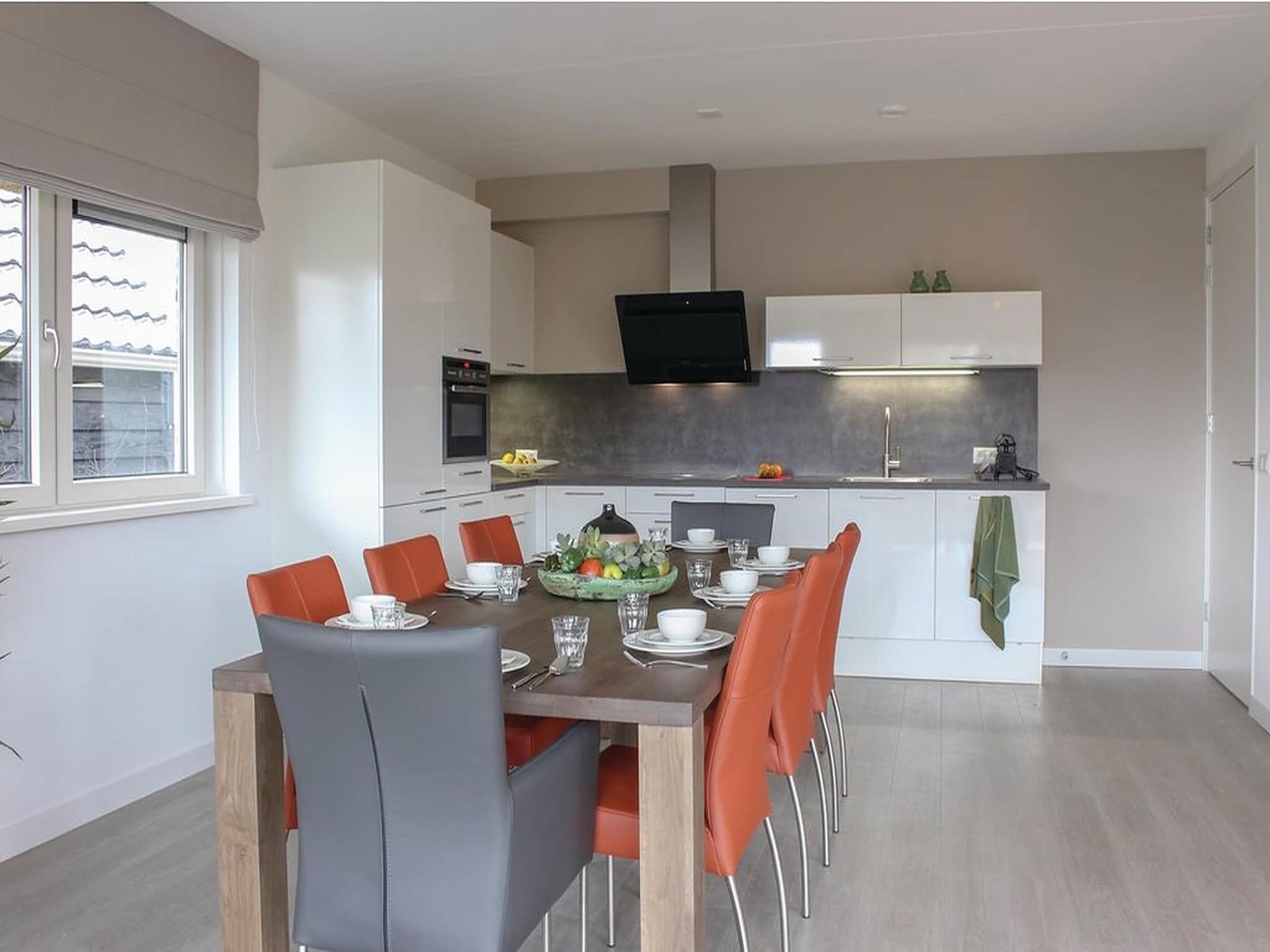 De eetkamer van Recreatiepark Idskenhuizen 6 in Idskenhuizen