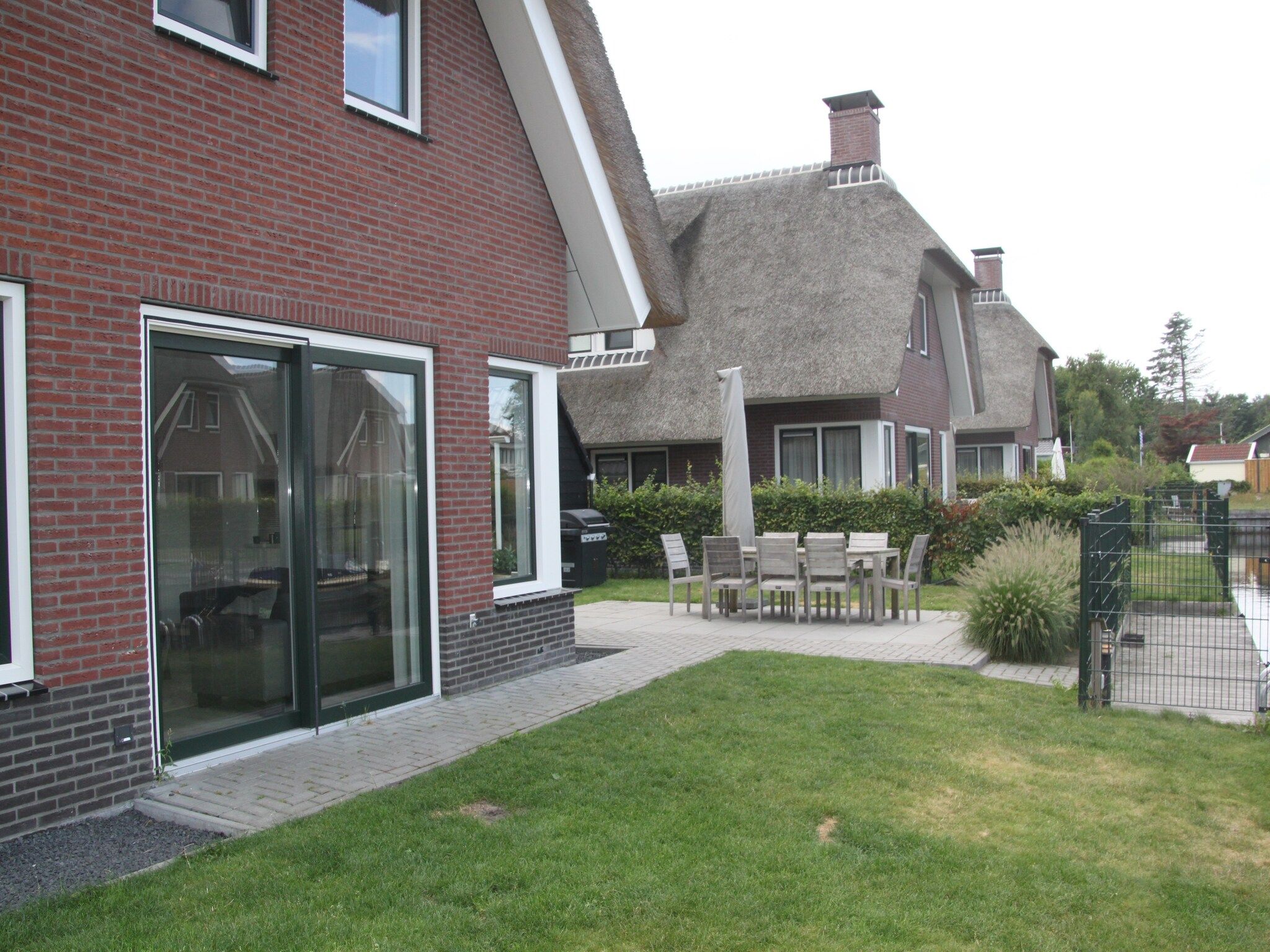 De tuin van Recreatiepark Idskenhuizen 7 in Idskenhuizen