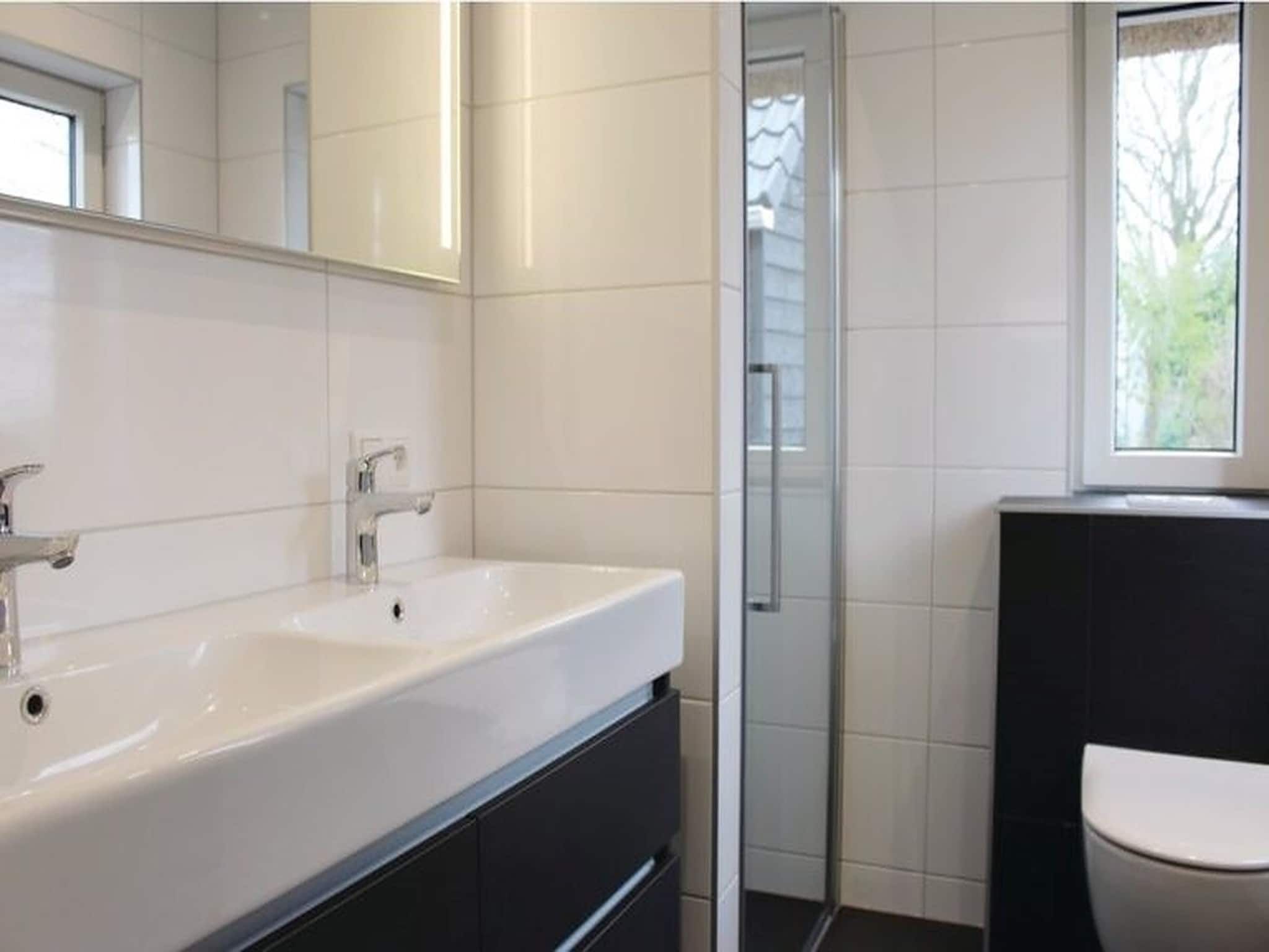 De badkamer van Recreatiepark Idskenhuizen 10 in Idskenhuizen