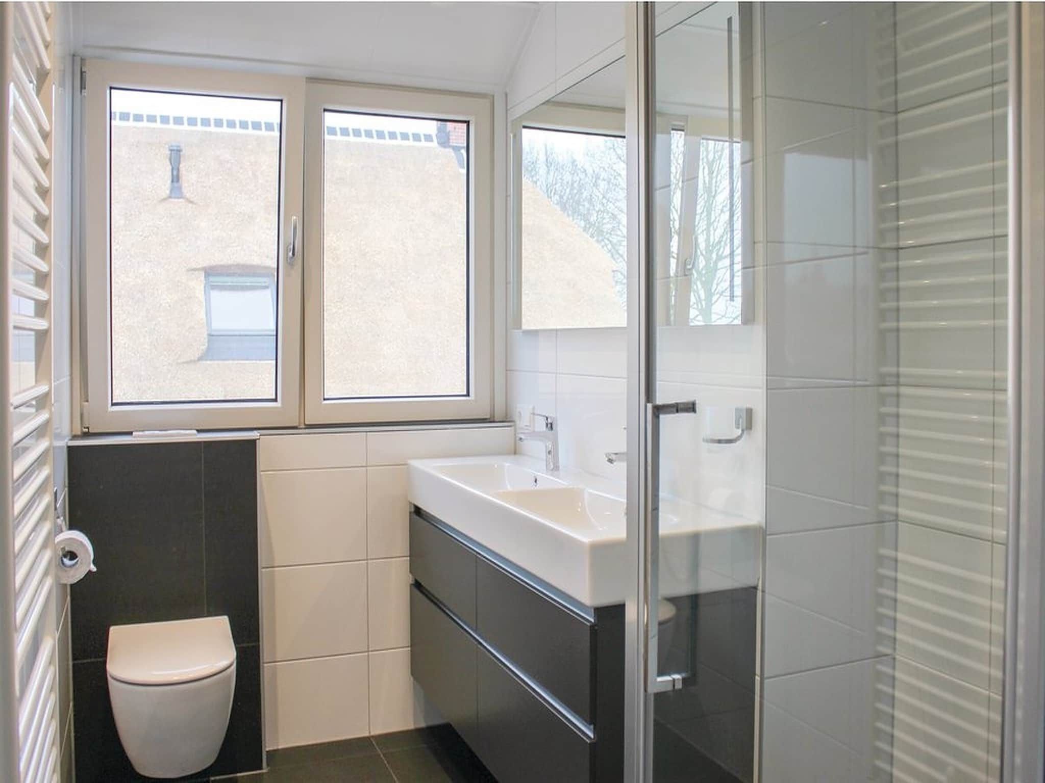 De badkamer van Recreatiepark Idskenhuizen 10 in Idskenhuizen