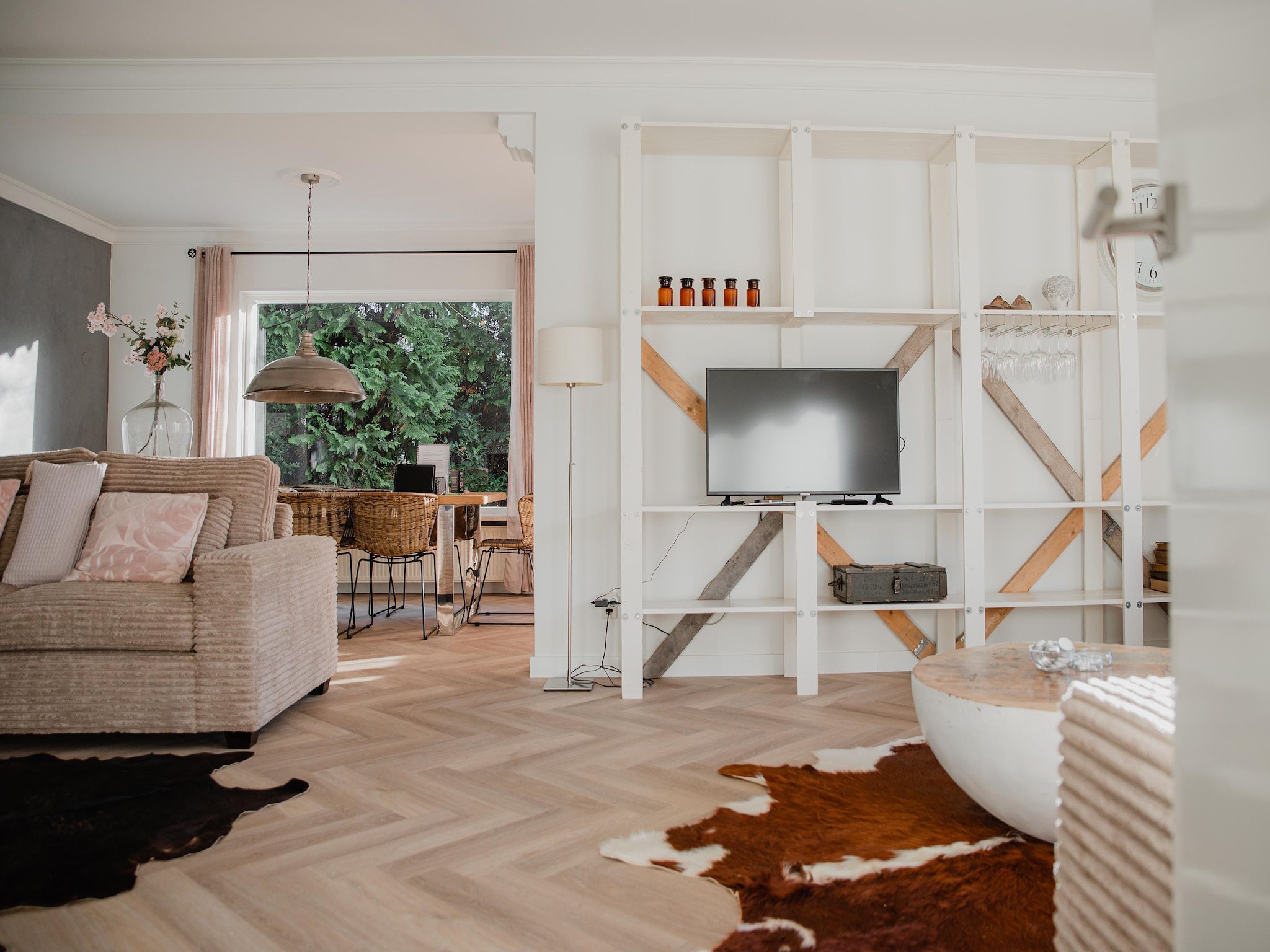 De woonkamer van Dorpswoning Het Jagershuis in Leende