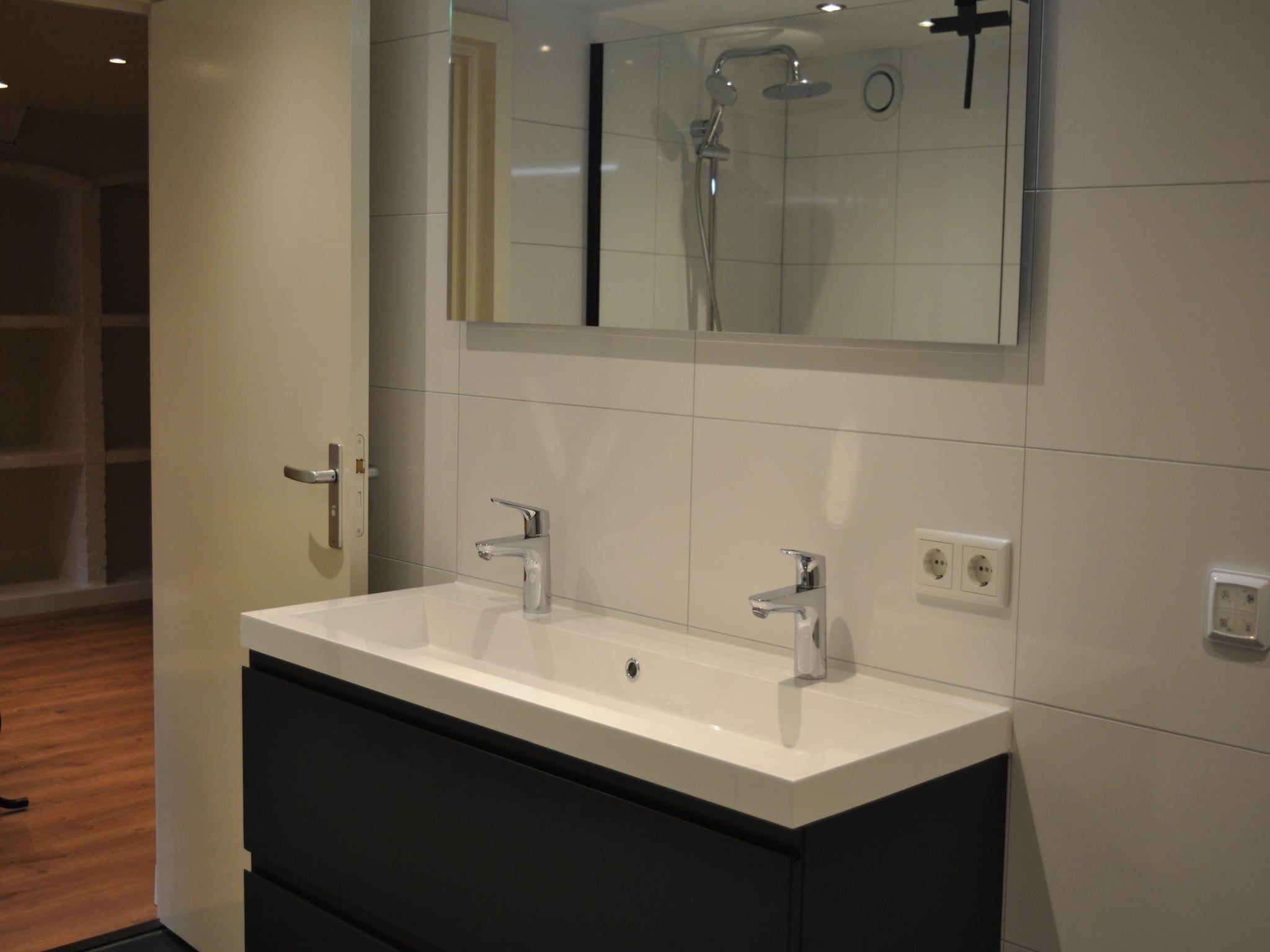 De badkamer van Dorpswoning Het Jagershuis in Leende