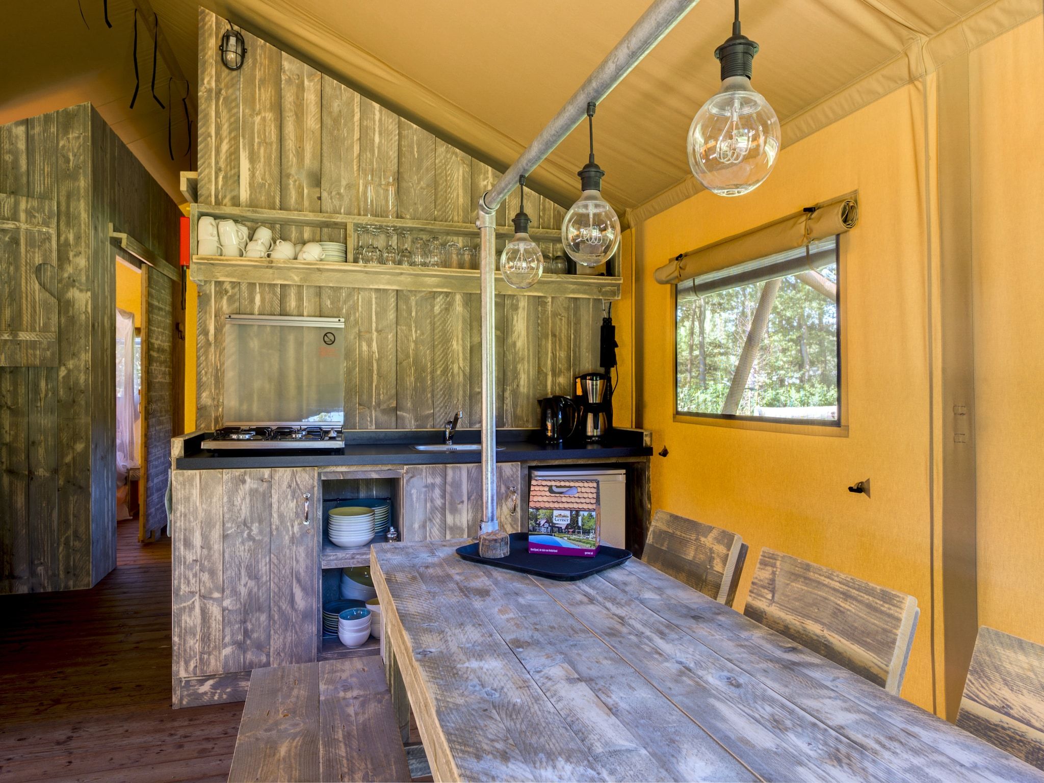 De eetkamer van Buitenplaats Gerner 7 in Dalfsen