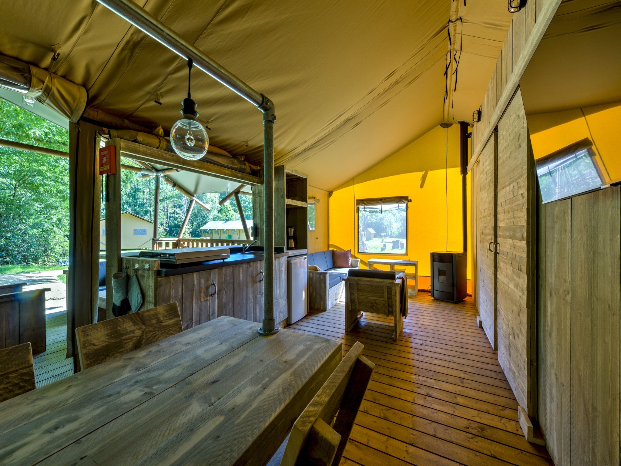 De eetkamer van Buitenplaats Gerner 8 in Dalfsen