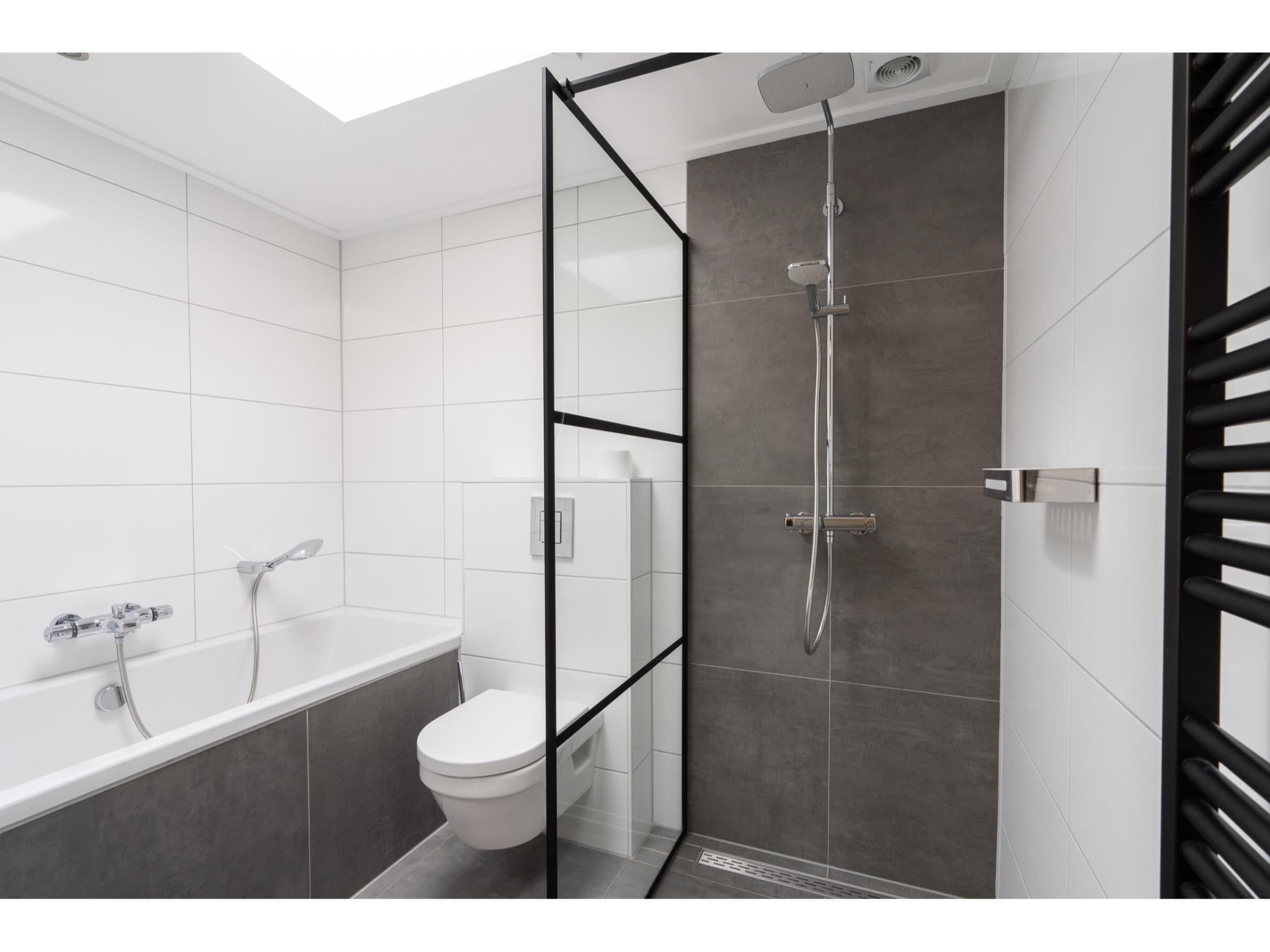 De badkamer van Golfvilla 39 Wellness in Hollum