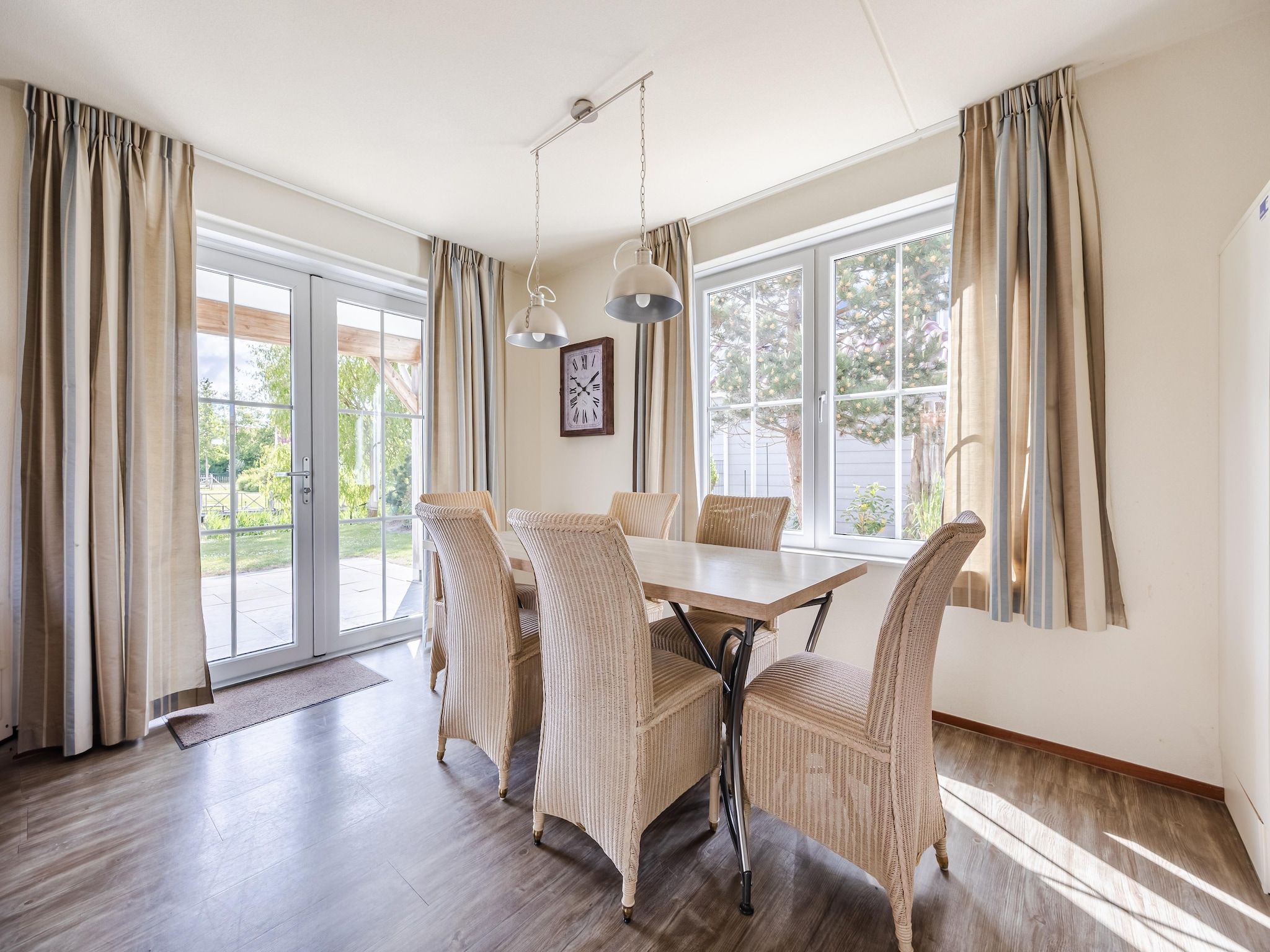 De eetkamer van Noordzee Residence Cadzand-Bad 23 in Cadzand-Bad