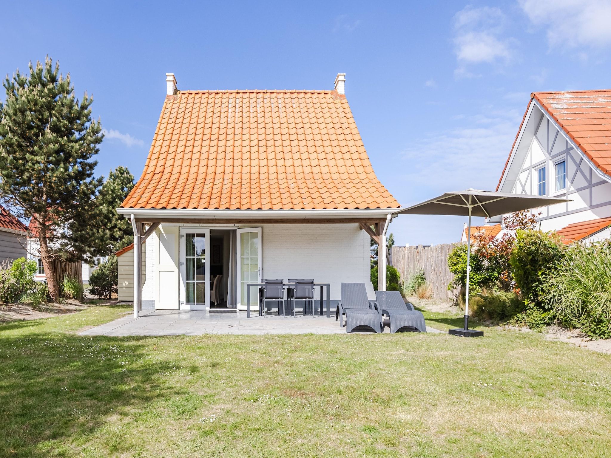 Het terras van Noordzee Residence Cadzand-Bad 23 in Cadzand-Bad