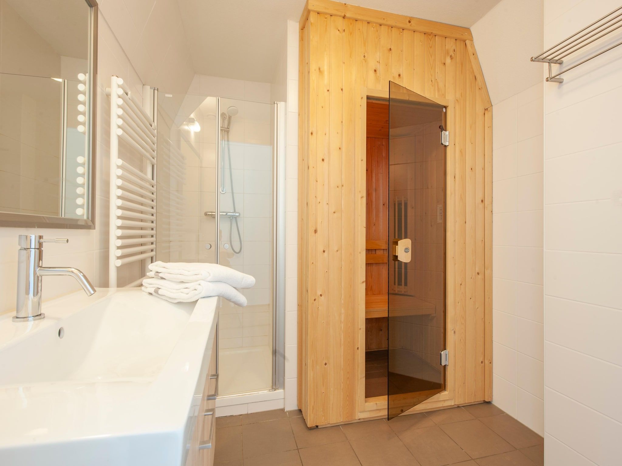 De badkamer van Noordzee Résidence Cadzand-Bad 27 in Cadzand-Bad