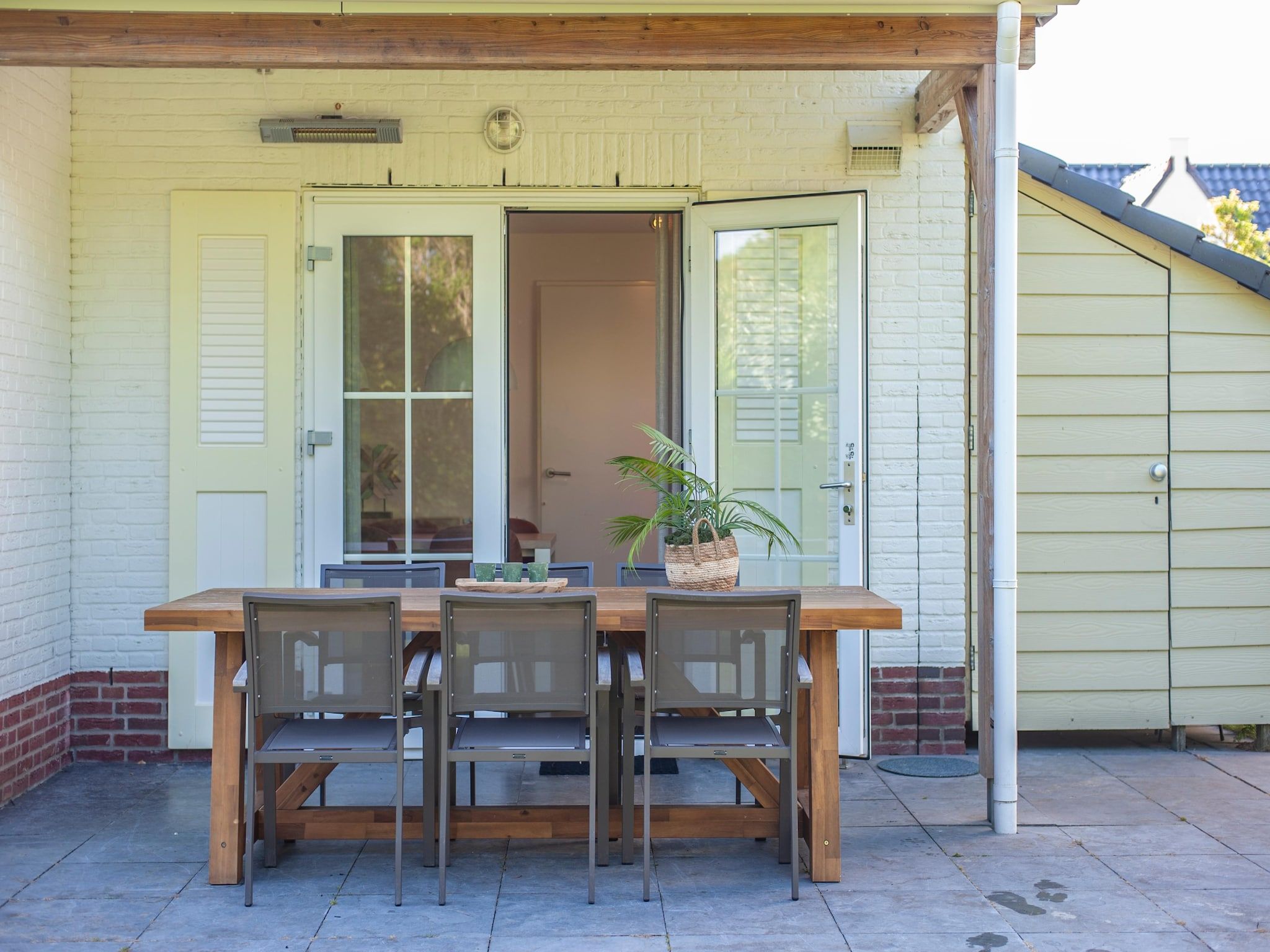 Het terras van Noordzee Résidence Cadzand-Bad 27 in Cadzand-Bad