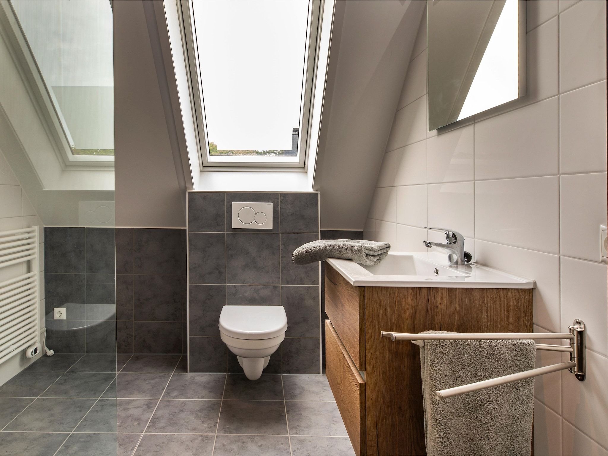 De badkamer van Landgoed Eysinga State 7 in Sint Nicolaasga