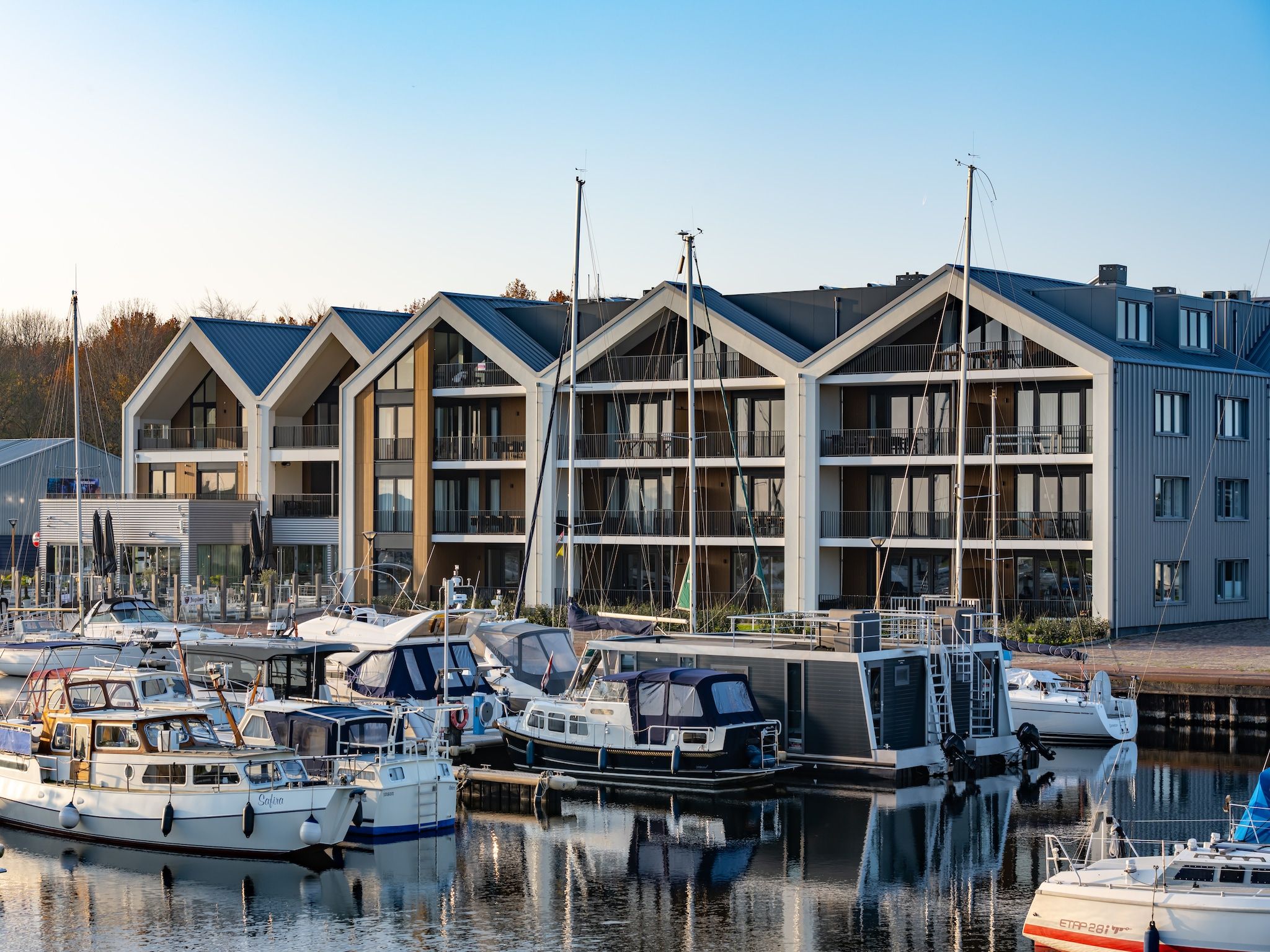 De buitenkant van Harbour Loft 1K Residence Marina havenzicht in Kamperland