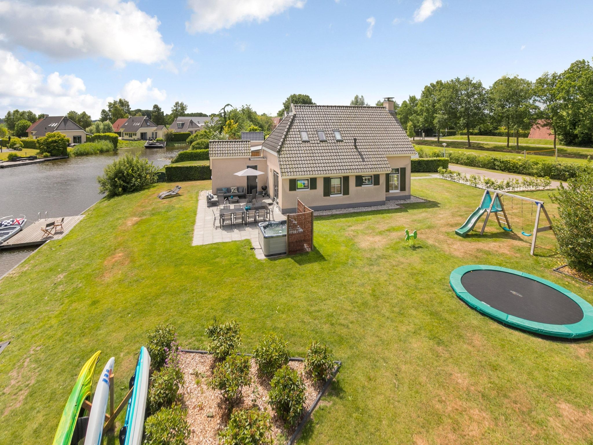 10 pers Lieskehuis Wellness de luxe met sauna buitenspa in Groningen - Foto 35 van 40