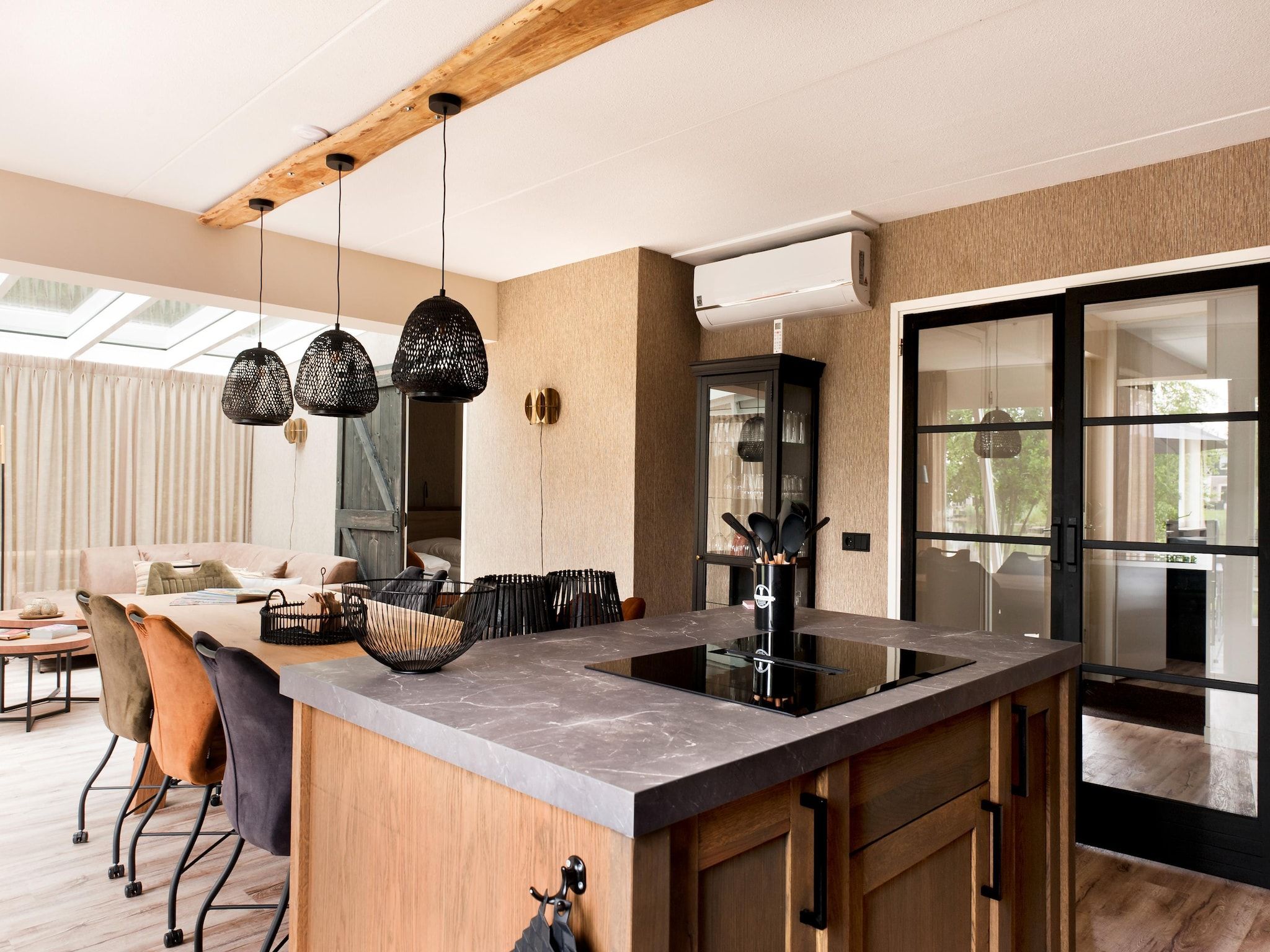 De keuken van 8 pers Metbroekhuis Wellness de luxe met sauna & buitenspa in Groningen