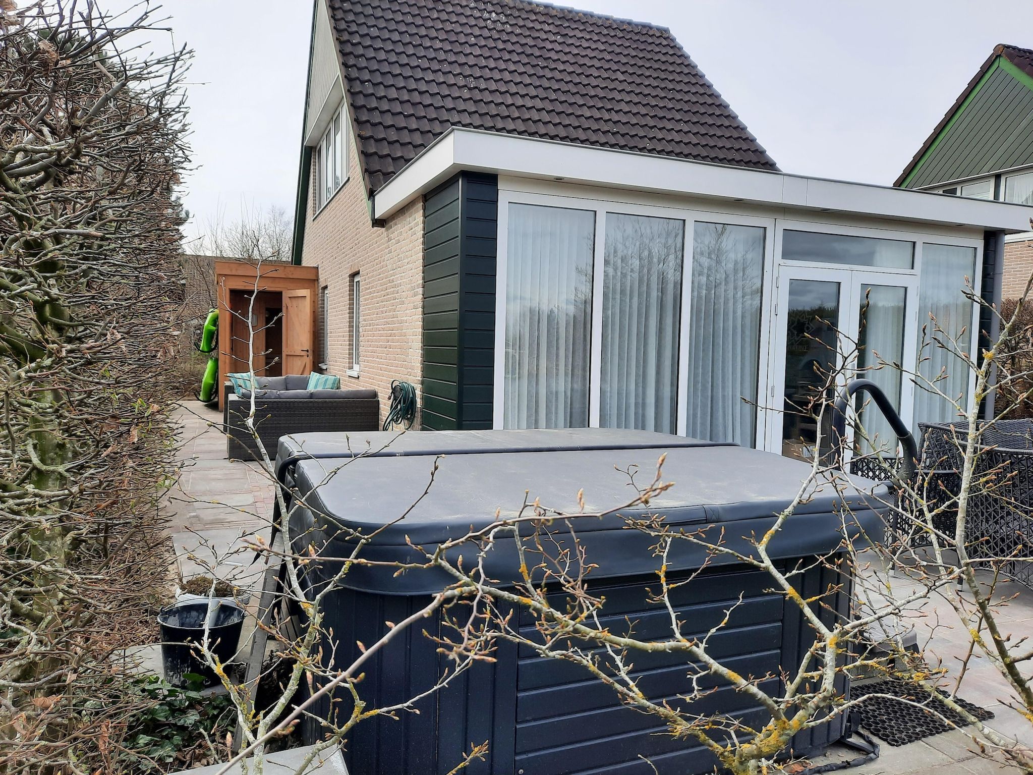 Voorzieningen bij 8 pers Westerwolde Prestige Welness met buitenspa in Vlagtwedde