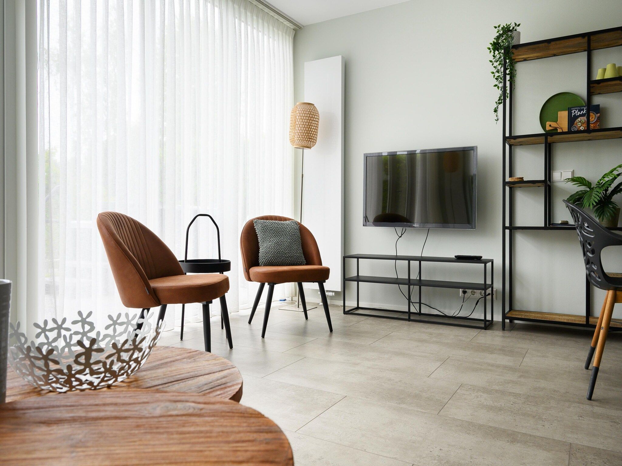 De woonkamer van 8 pers Westerwolde Prestige Welness met buitenspa in Vlagtwedde