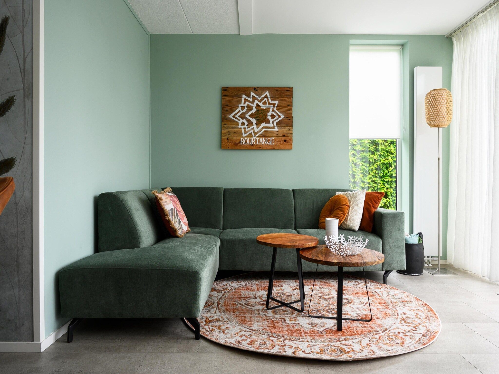 De woonkamer van 8 pers Westerwolde Prestige Welness met buitenspa in Vlagtwedde