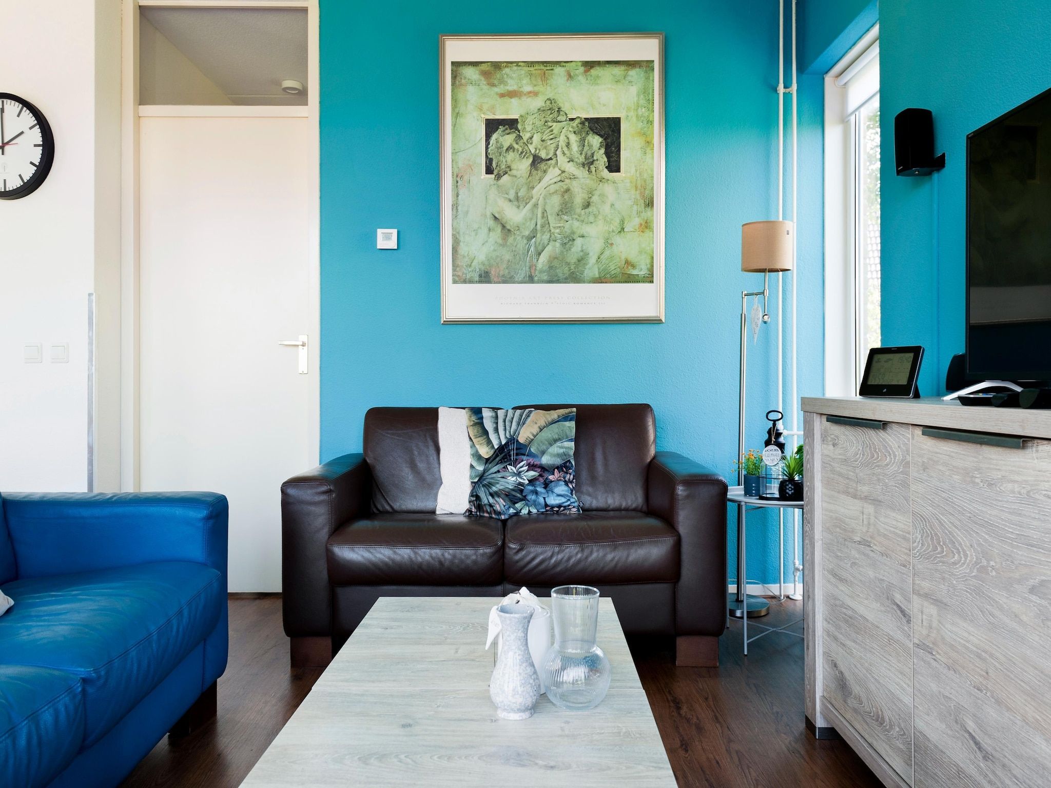 De woonkamer van 6 pers Renneborghuis Wellness Comfort met sauna in Groningen