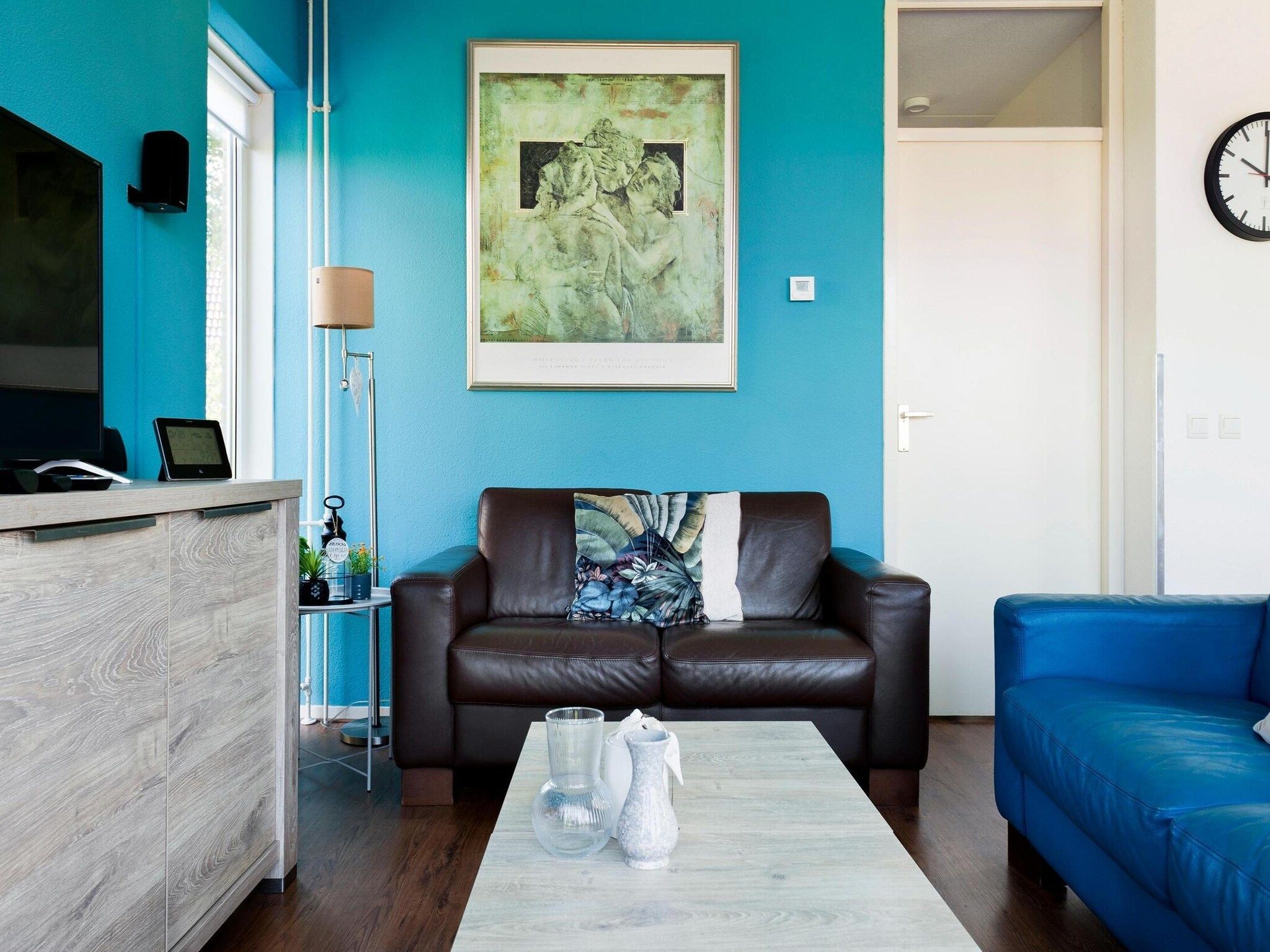 De woonkamer van 6 pers Renneborghuis Wellness Comfort met sauna in Groningen