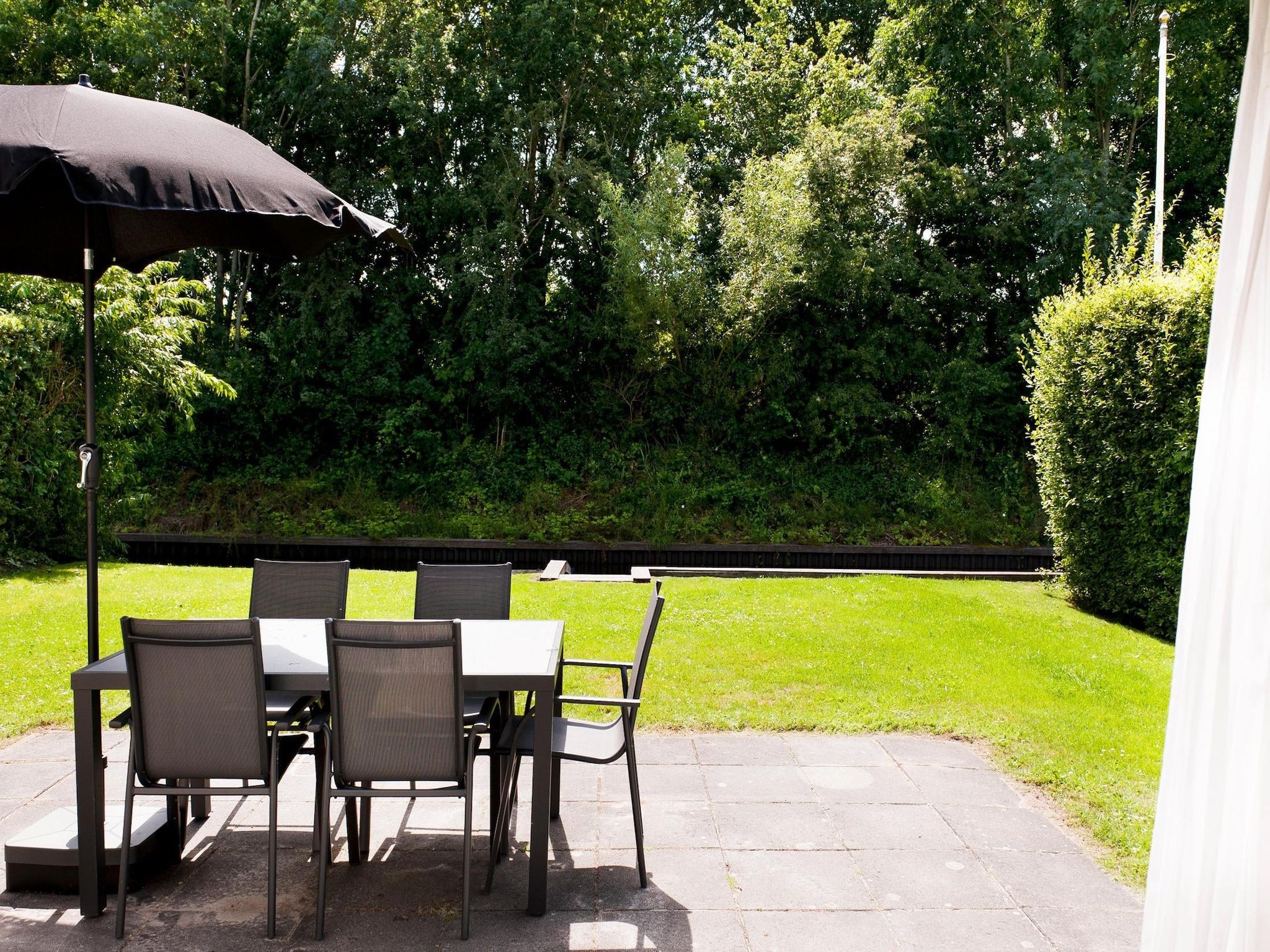 Het uitzicht vanaf Skip Wellness de luxe met sauna in Friesland