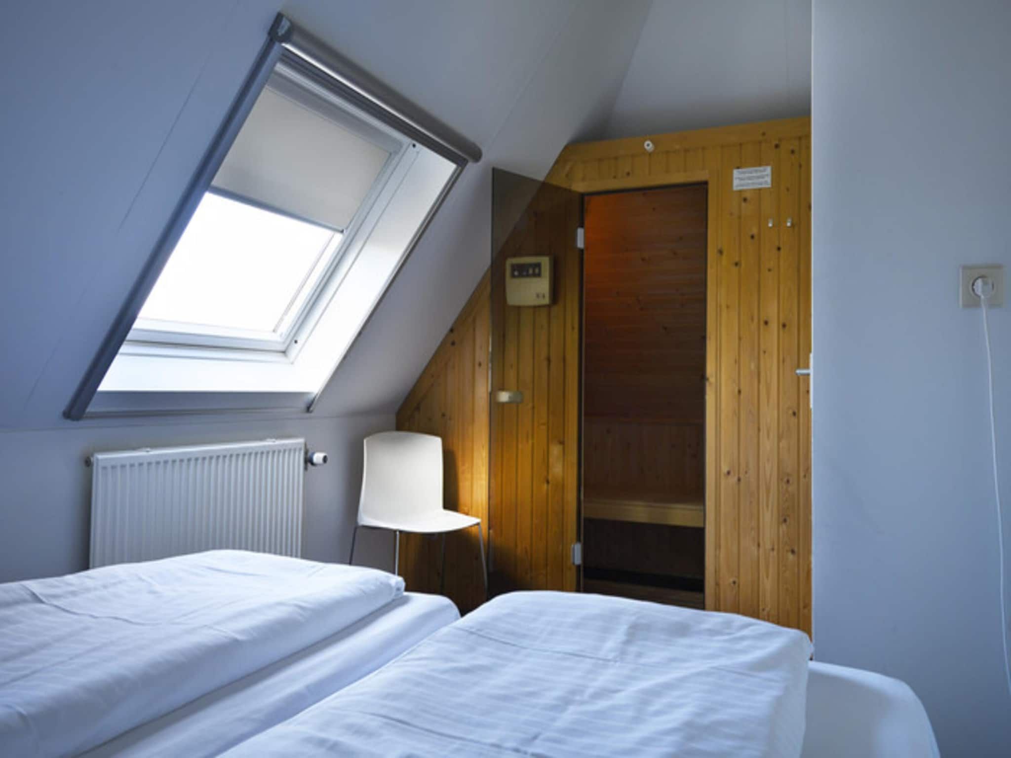 Een slaapkamer van Skip Wellness de luxe met sauna in Friesland