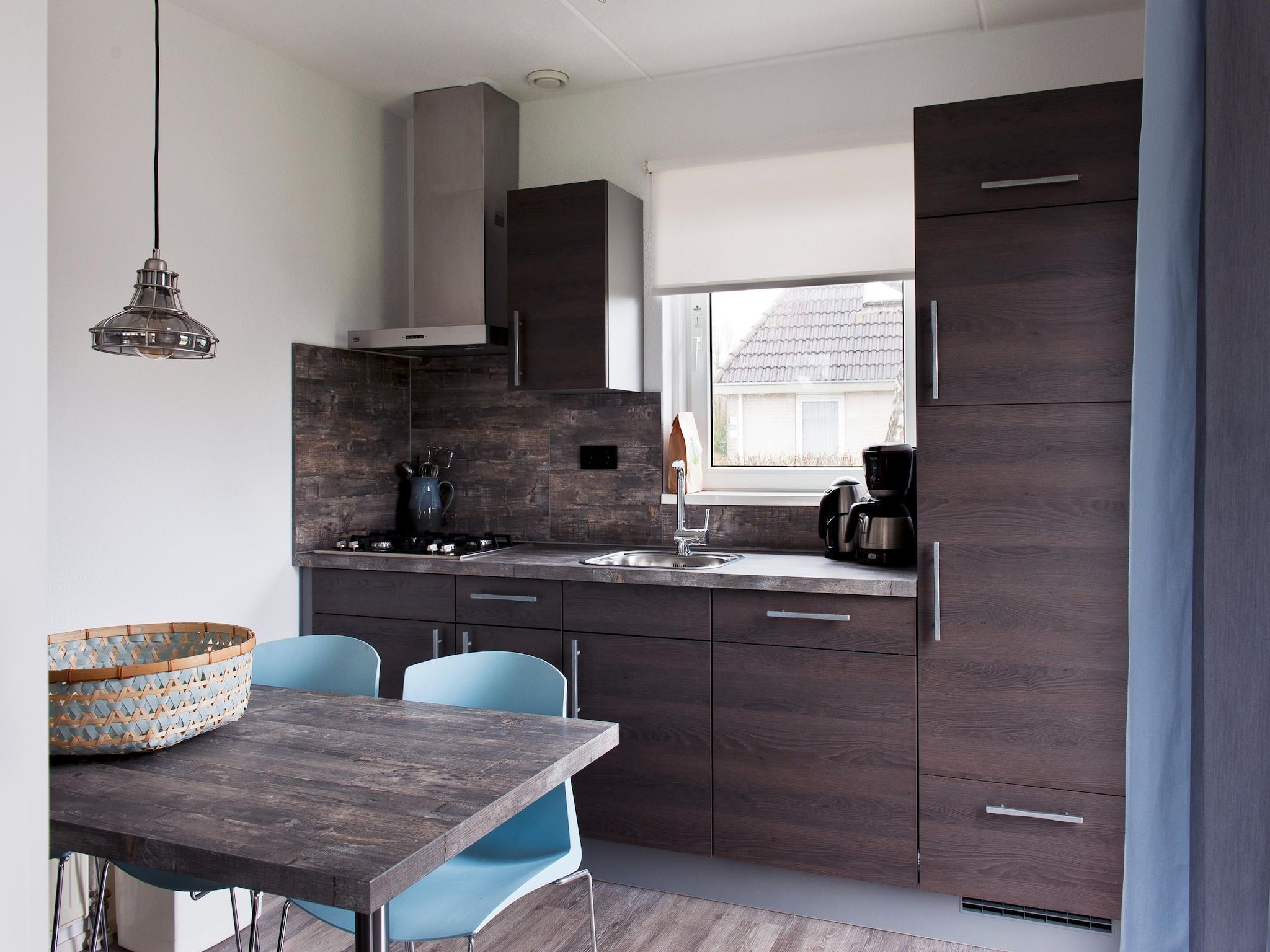 De keuken van Tobke Wellness de luxe VIP met sauna met buitenspa in Friesland